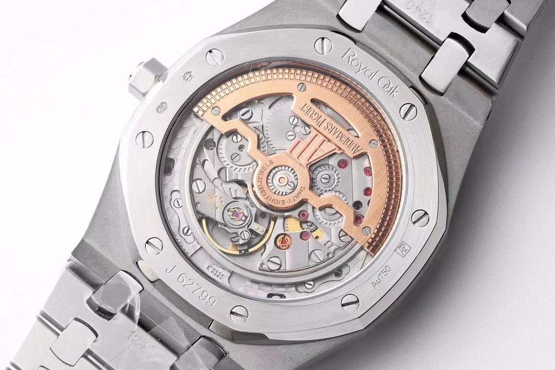 皇家橡树15202 腕表尺寸39mm 超级两针机械机芯 蓝宝石水晶玻璃镜面 原版Cal.2121自动机芯