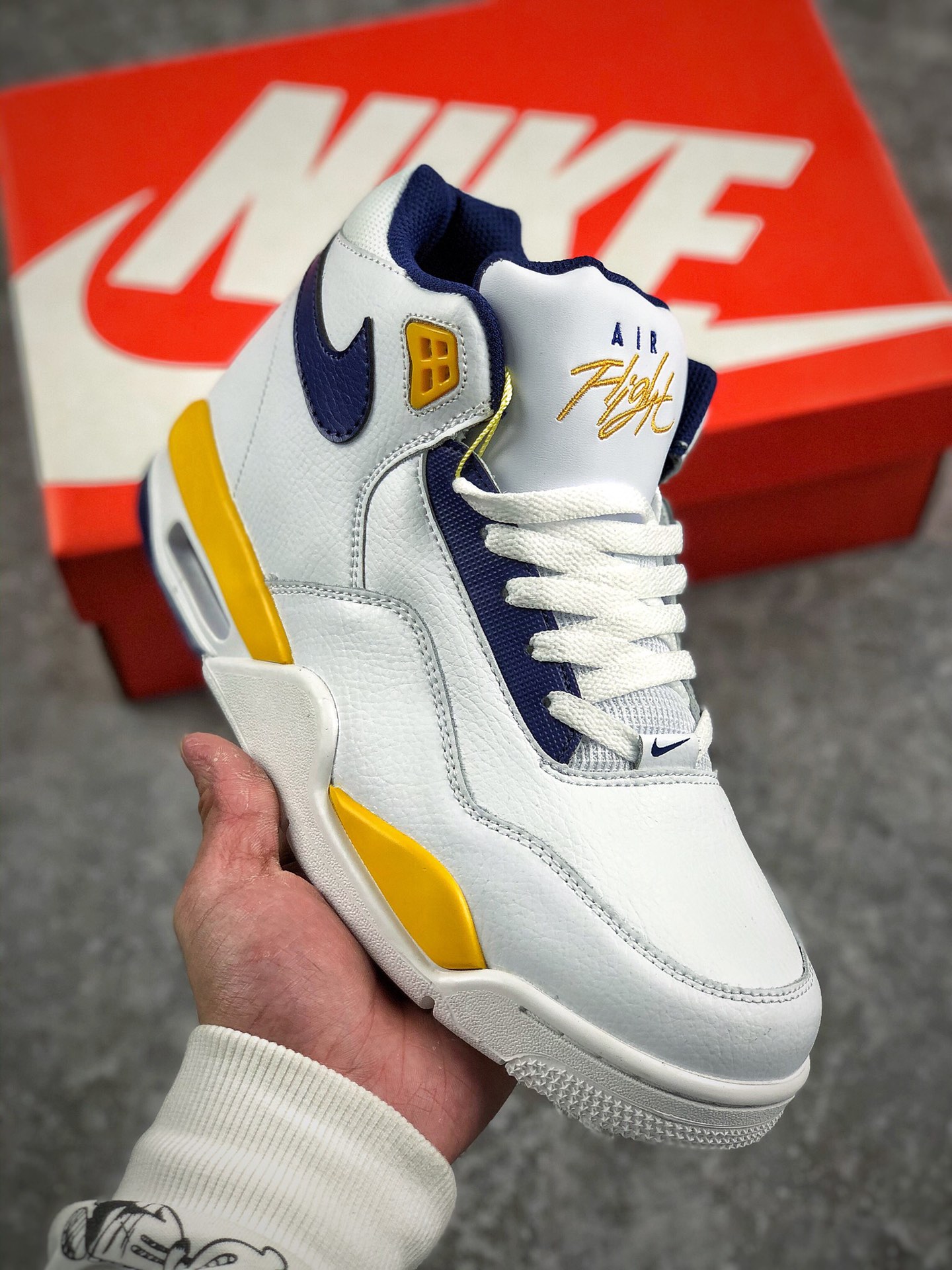 本地自取 支持放店
Nike Air Flight Legacy