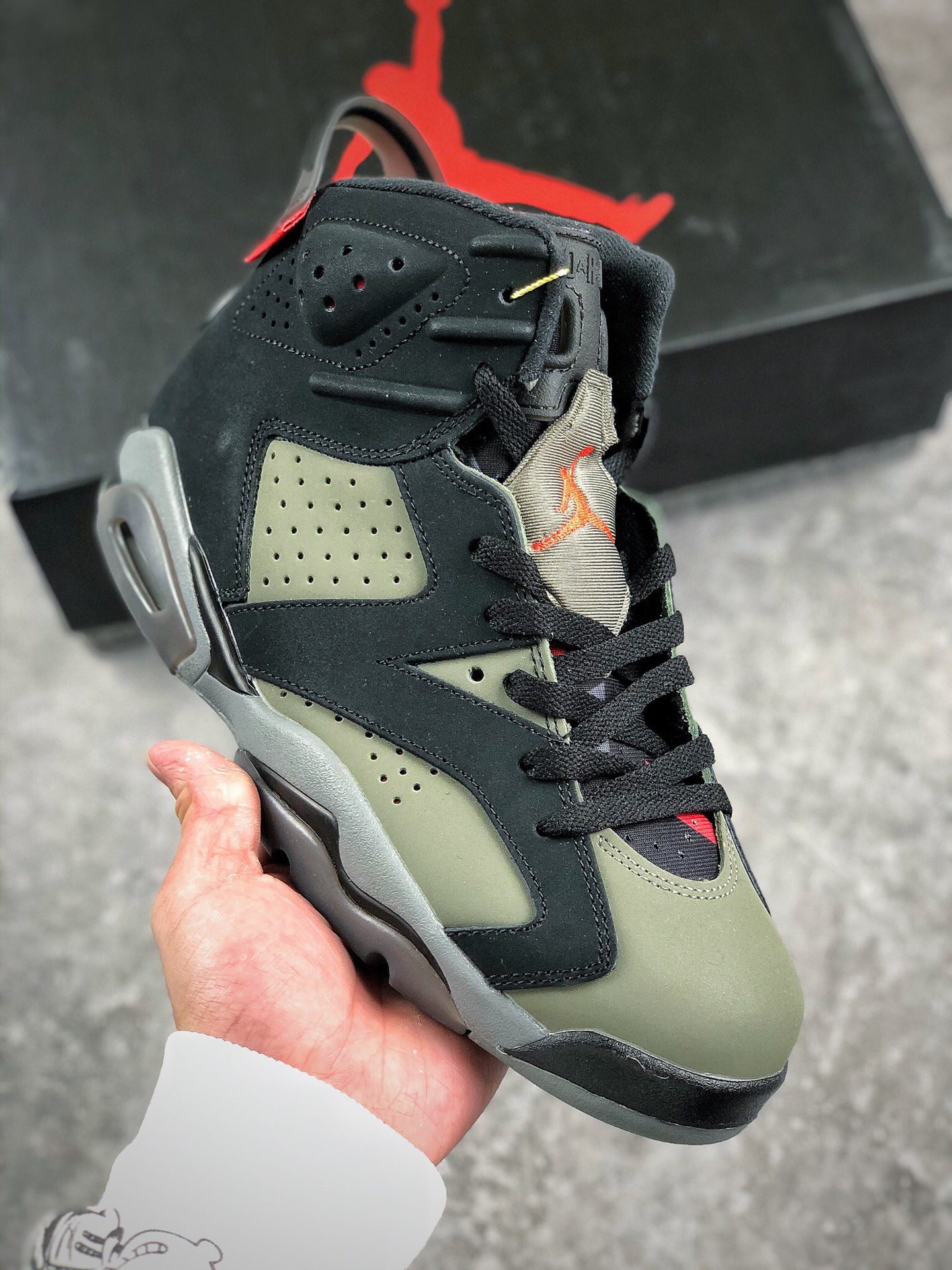 本地自取 支持放店
Air Jordan 6 Retro  