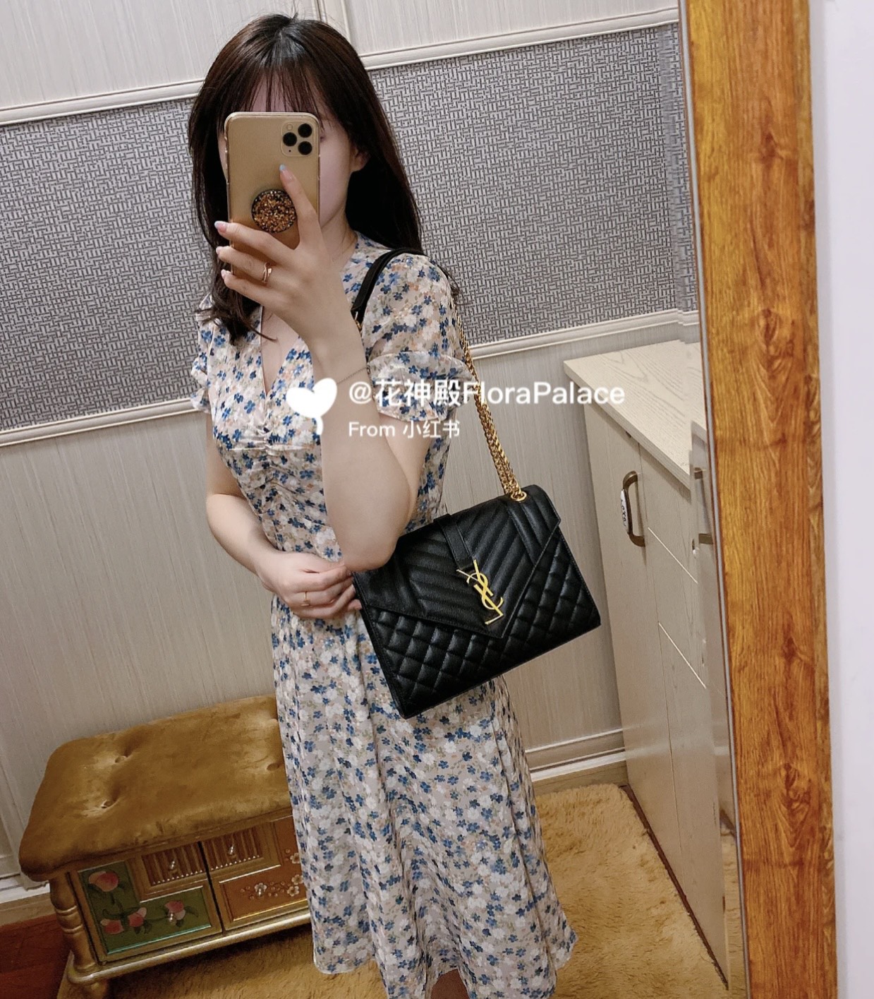 YSL 圣罗兰woc信封包🅿️210(新款) 整包采用原厂鱼子酱牛皮革制作.版型立体.手感舒适.可拆卸的肩带设计丰富了包包的多用性.肩带拆掉可直接当手包/晚宴包使用.内置多个卡位.实用到爆炸.平时出门带上手机和卡片.一个小包就可以带你轻松走遍天下. 规格:22*15cm