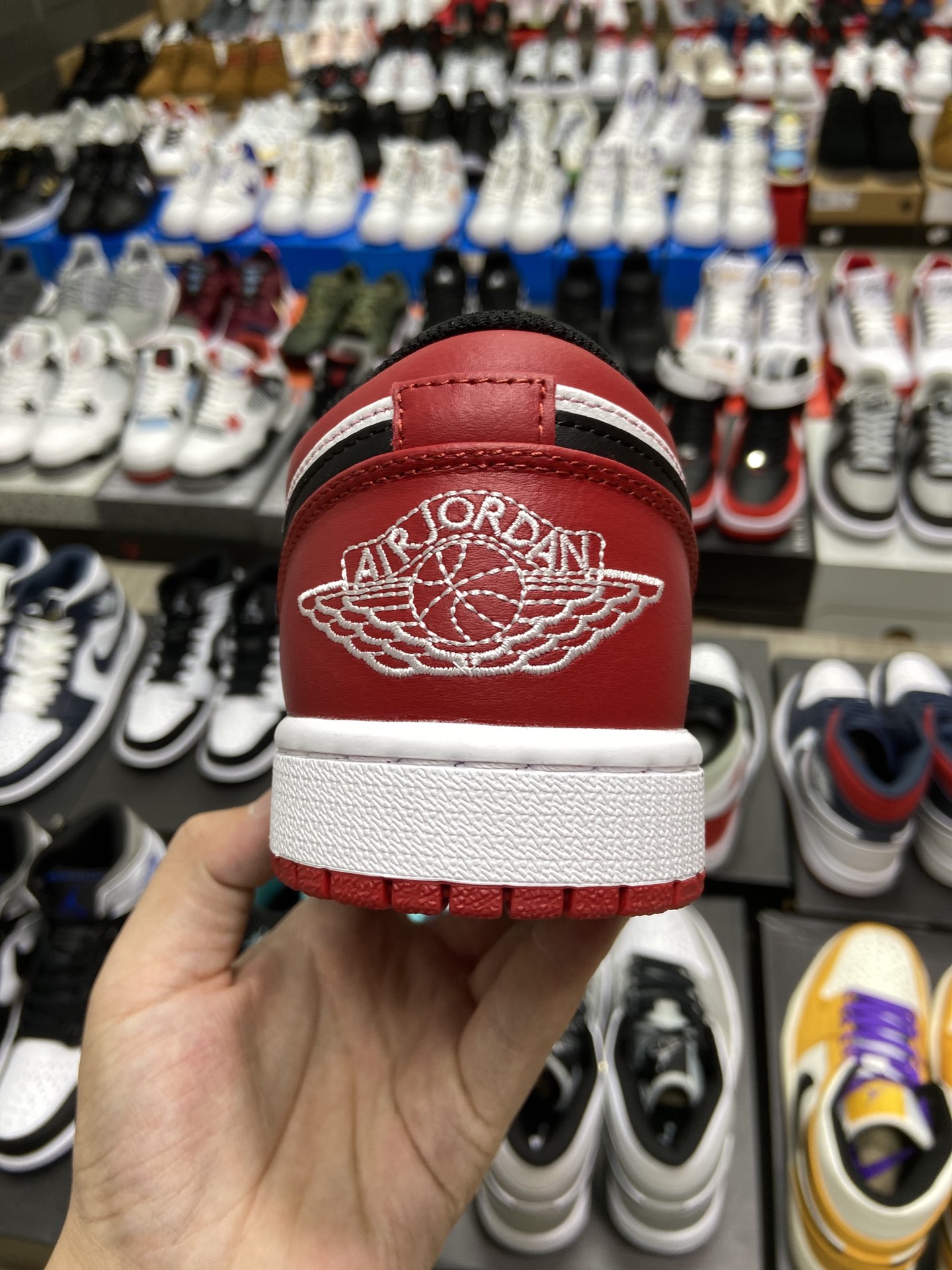 200 乔丹Air Jordan 1 LowBred ToeAJ1乔丹一代低帮经典复古文化休闲运动篮球鞋553558-612