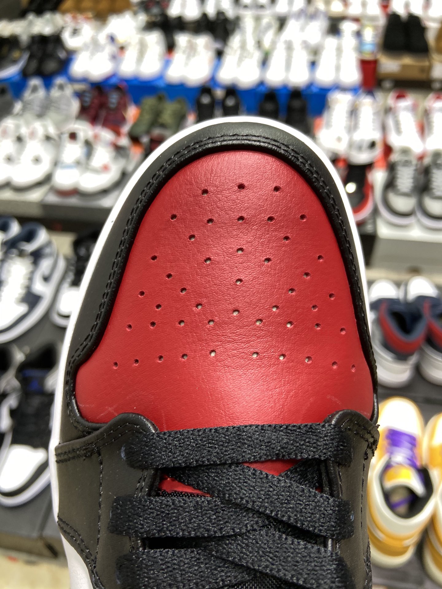 200 乔丹Air Jordan 1 LowBred ToeAJ1乔丹一代低帮经典复古文化休闲运动篮球鞋553558-612