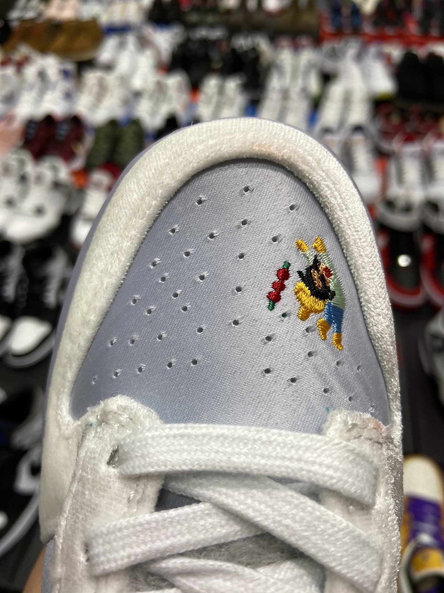 280 耐克Nike Dunk Low ”Ice” 冬季仙境 冰雪节 低帮休闲板鞋 这款即将推出的Dunk Low以丝缎般的银色为基调DO2326-001