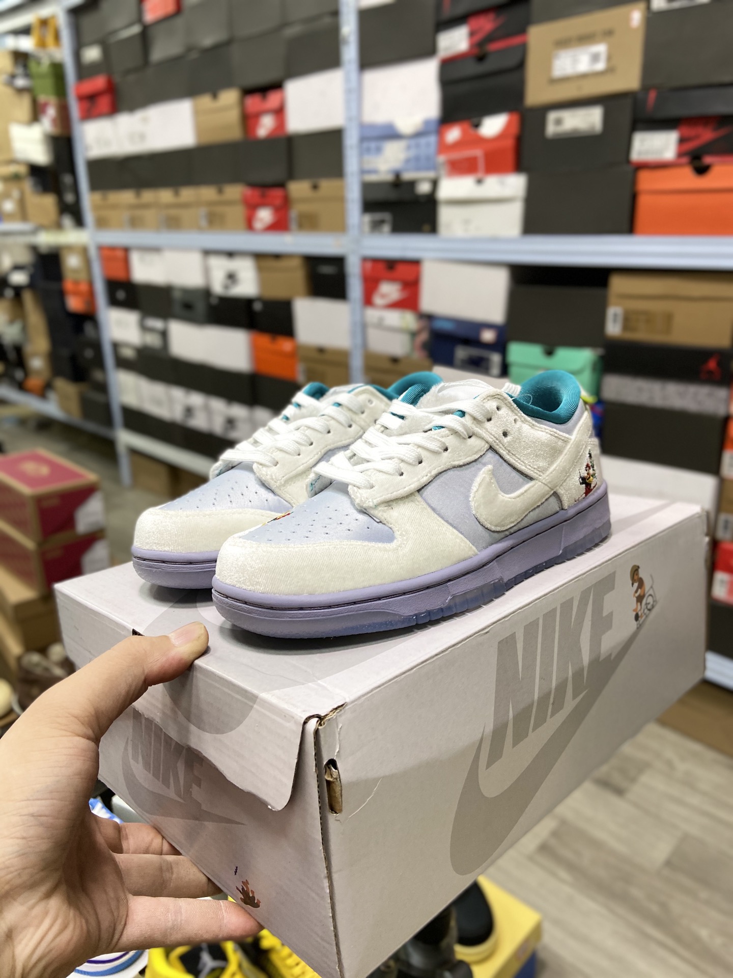 280 耐克Nike Dunk Low ”Ice” 冬季仙境 冰雪节 低帮休闲板鞋 这款即将推出的Dunk Low以丝缎般的银色为基调DO2326-001