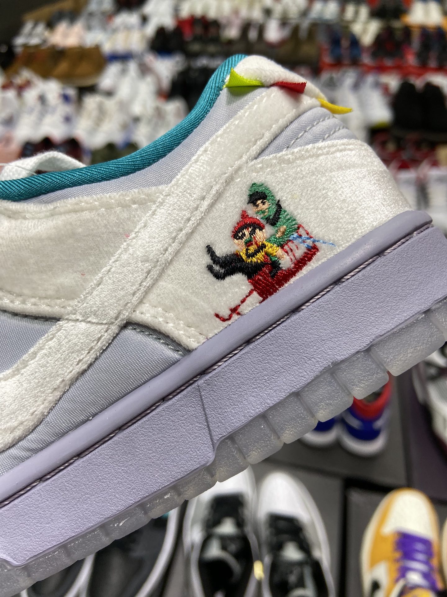 280 耐克Nike Dunk Low ”Ice” 冬季仙境 冰雪节 低帮休闲板鞋 这款即将推出的Dunk Low以丝缎般的银色为基调DO2326-001