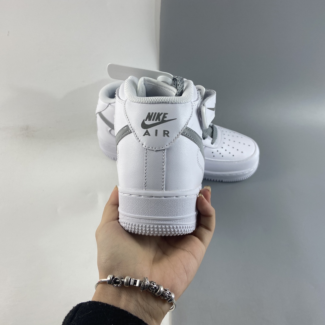 P240  NIKE Air Force 1’07 AF1 Mid 空军一号UN2.0全白满天星中邦板鞋 366731-606