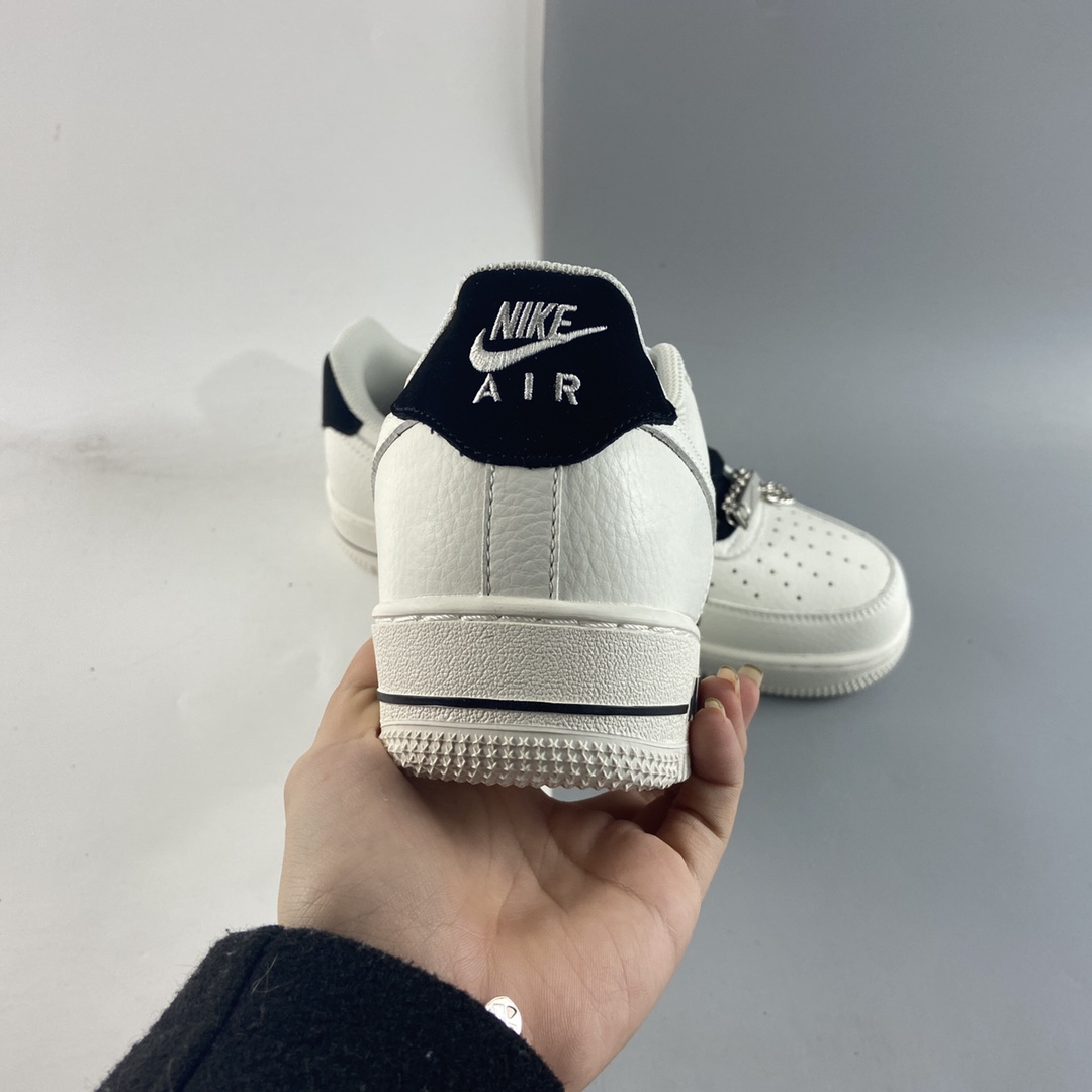 P240  NIKE Air Force 1’07 Low 米黑银扣 空军一号低帮休闲板鞋 DD8571-013