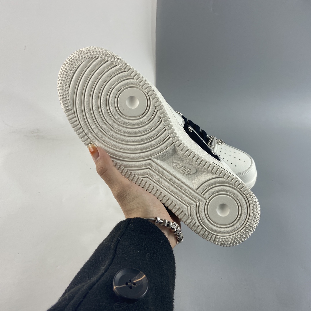 P240  NIKE Air Force 1’07 Low 米黑银扣 空军一号低帮休闲板鞋 DD8571-013