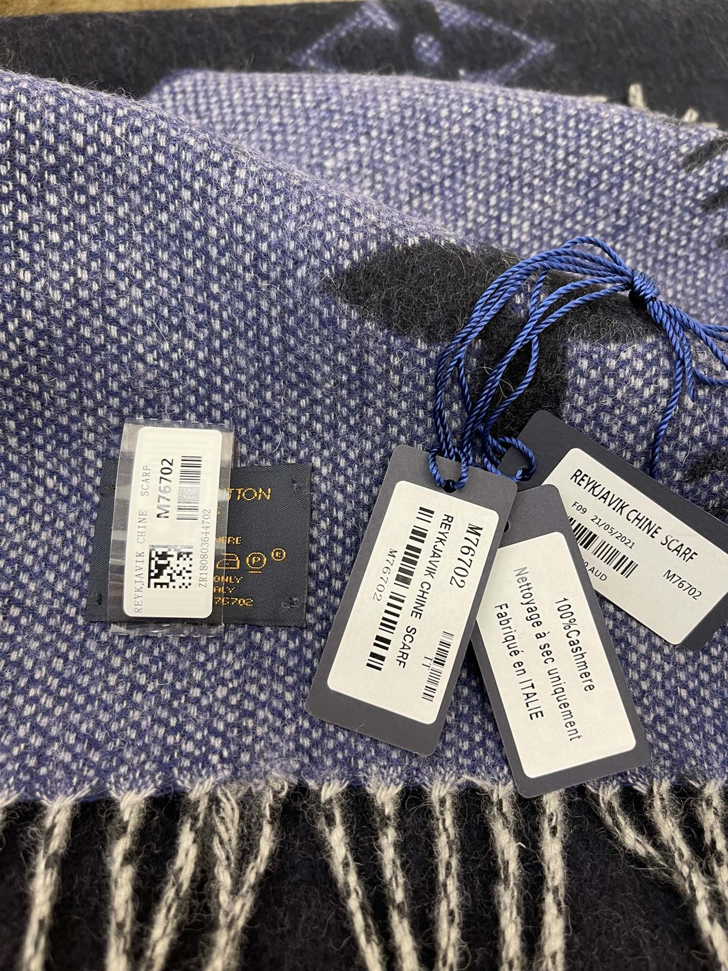 LV路易威登REYKJAVIK 经典羊绒围巾M76702