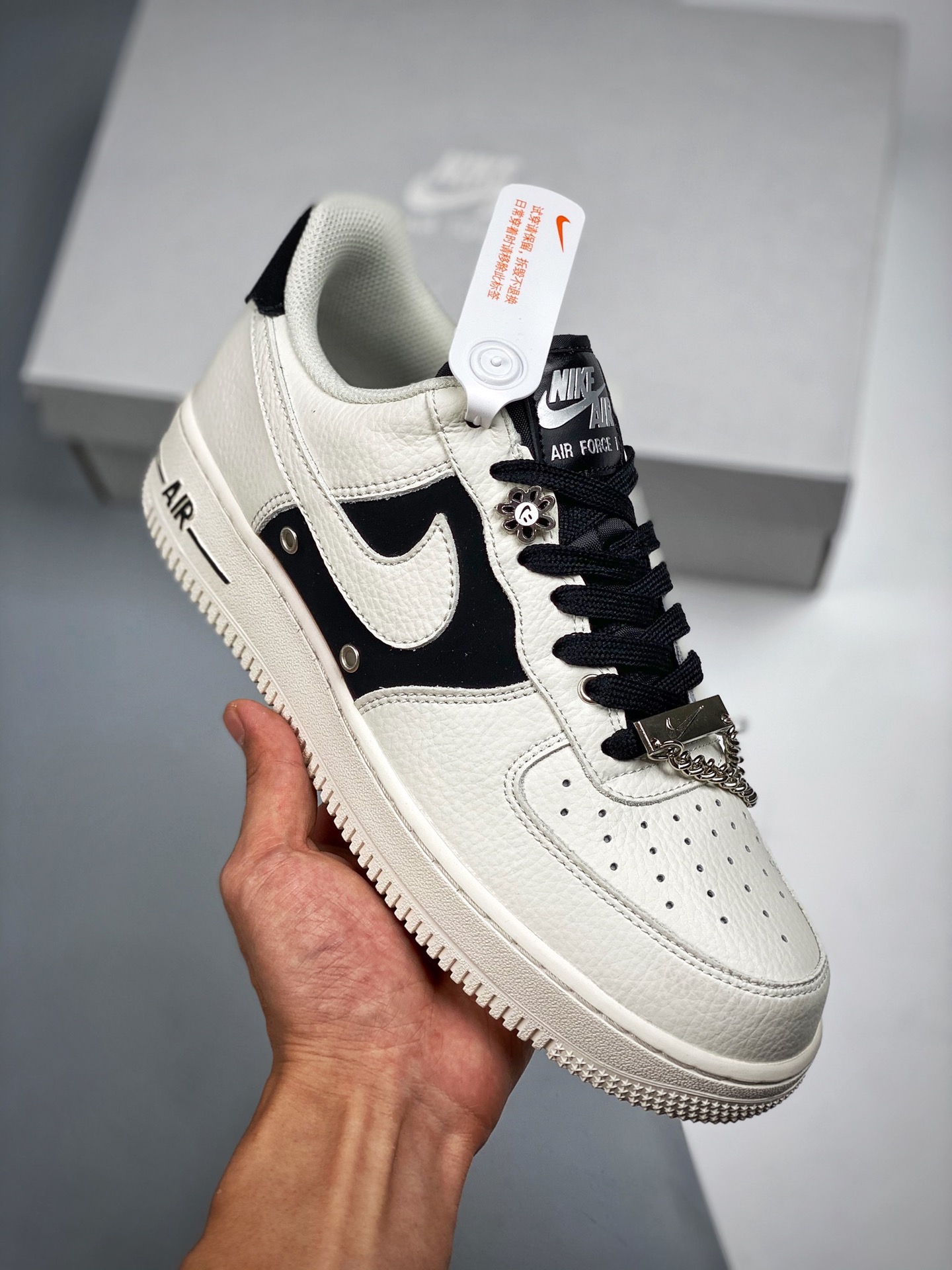 Nike Air Force 1 Low blanco crema, negro y hebilla plateada, horma y plantilla originales para un auténtico estilo Air …