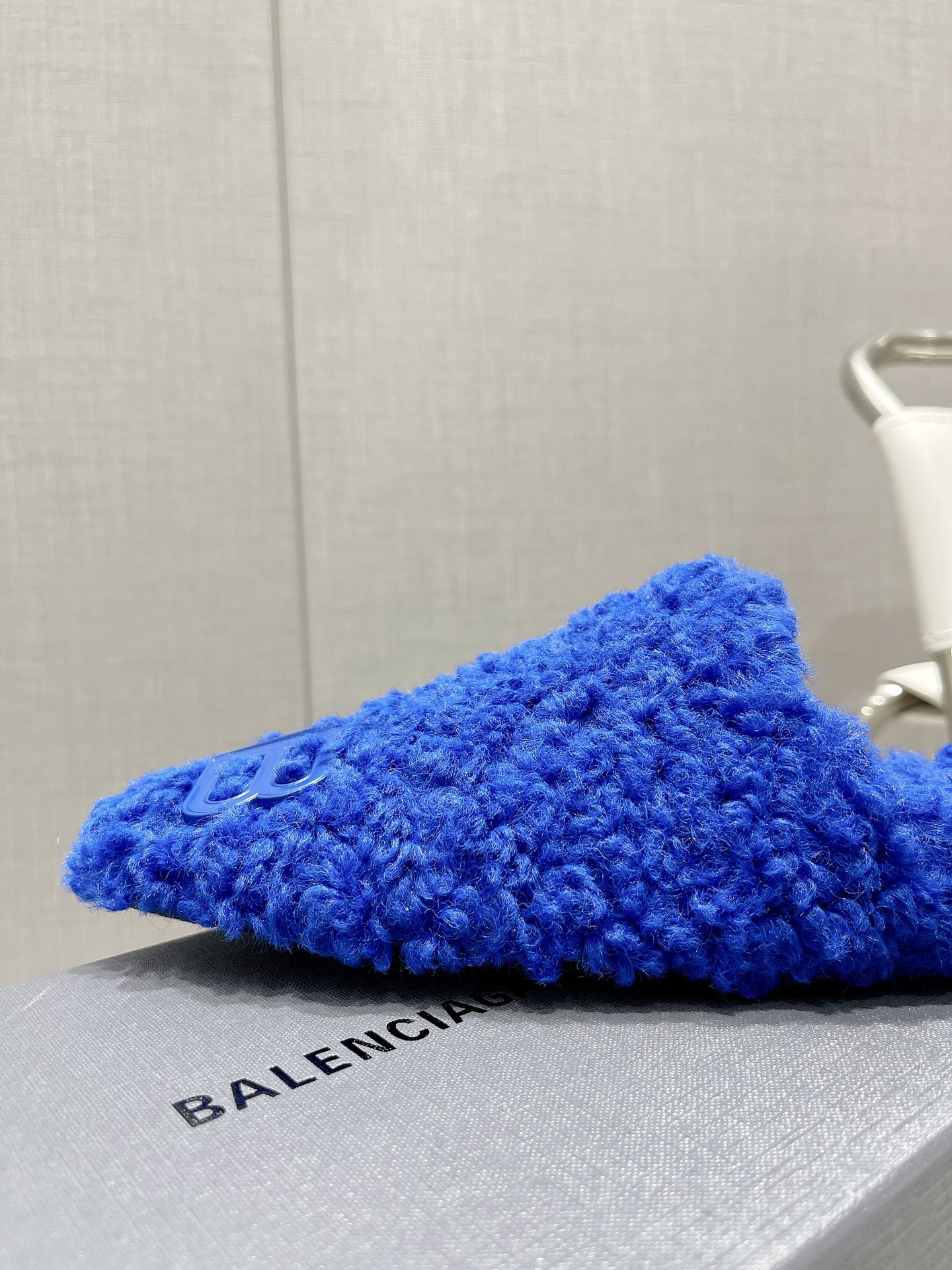 Balenciag* FW秋冬新款羊毛半拖巴黎世家新款拖鞋，原版1.1定制。五金扣和世面的都不相同。质感
