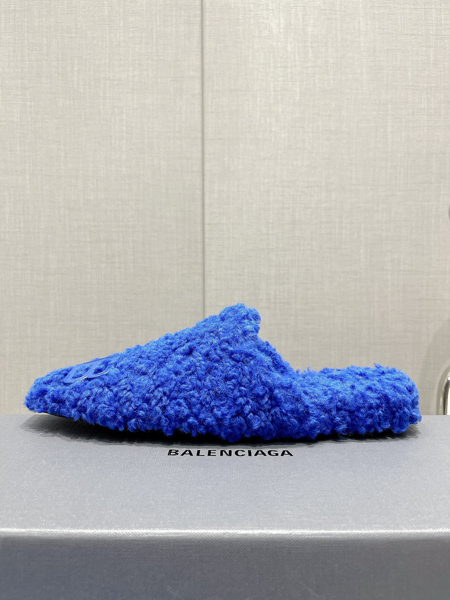 Balenciag* FW秋冬新款羊毛半拖巴黎世家新款拖鞋，原版1.1定制。五金扣和世面的都不相同。质感