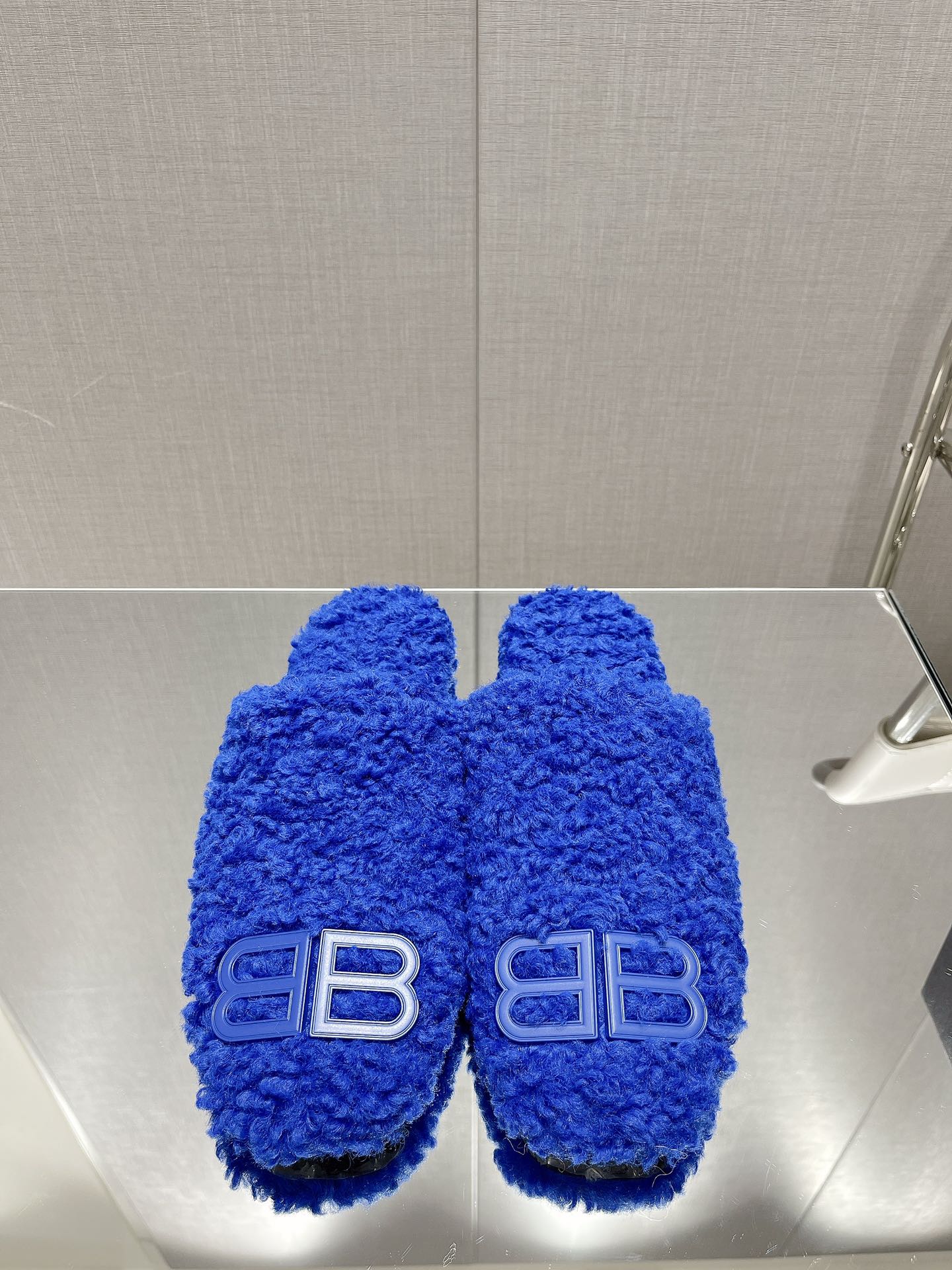 Balenciag* FW秋冬新款羊毛半拖巴黎世家新款拖鞋，原版1.1定制。五金扣和世面的都不相同。质感
