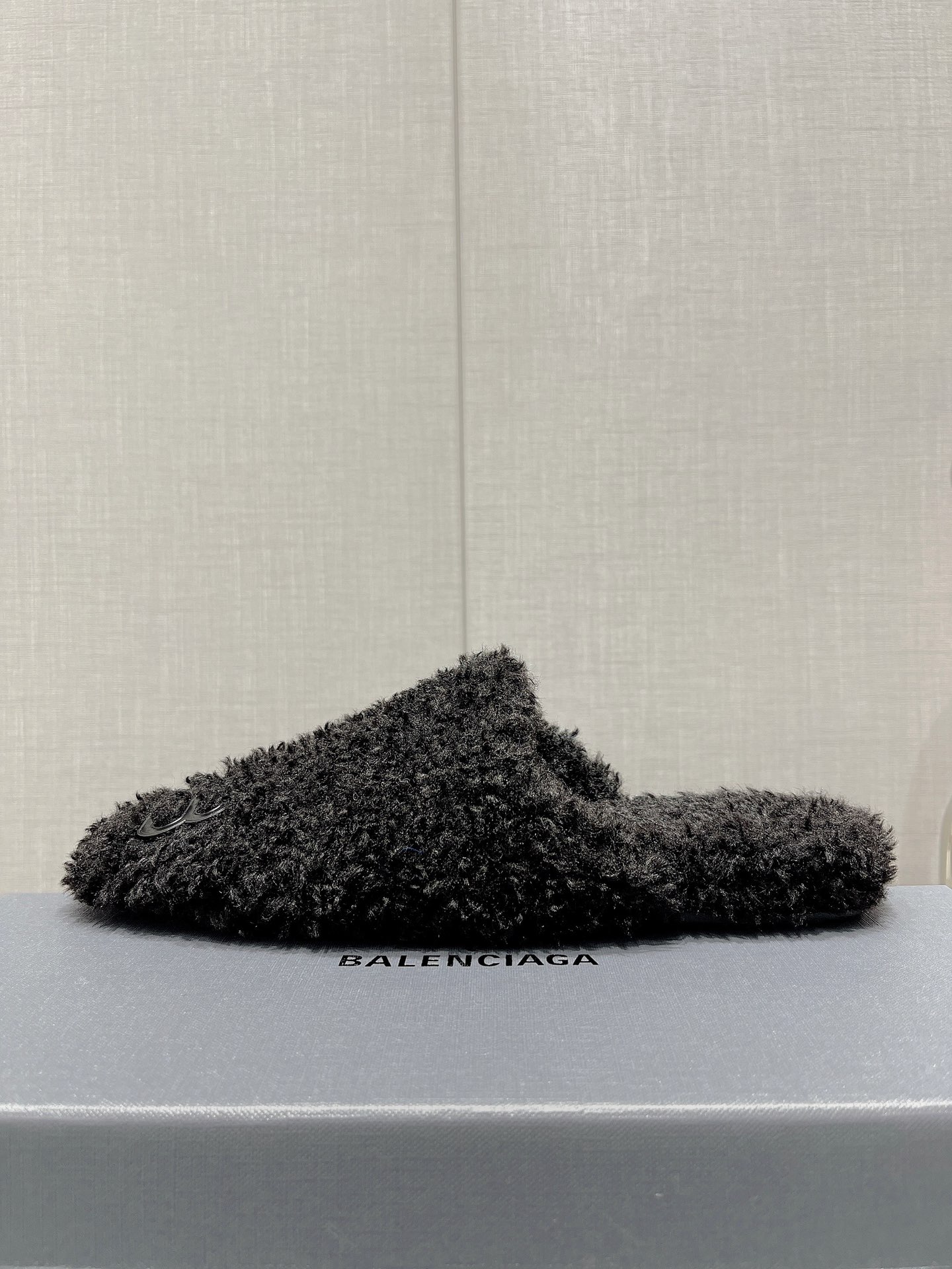 Balenciag* FW秋冬新款羊毛半拖巴黎世家新款拖鞋，原版1.1定制。五金扣和世面的都不相同。质感