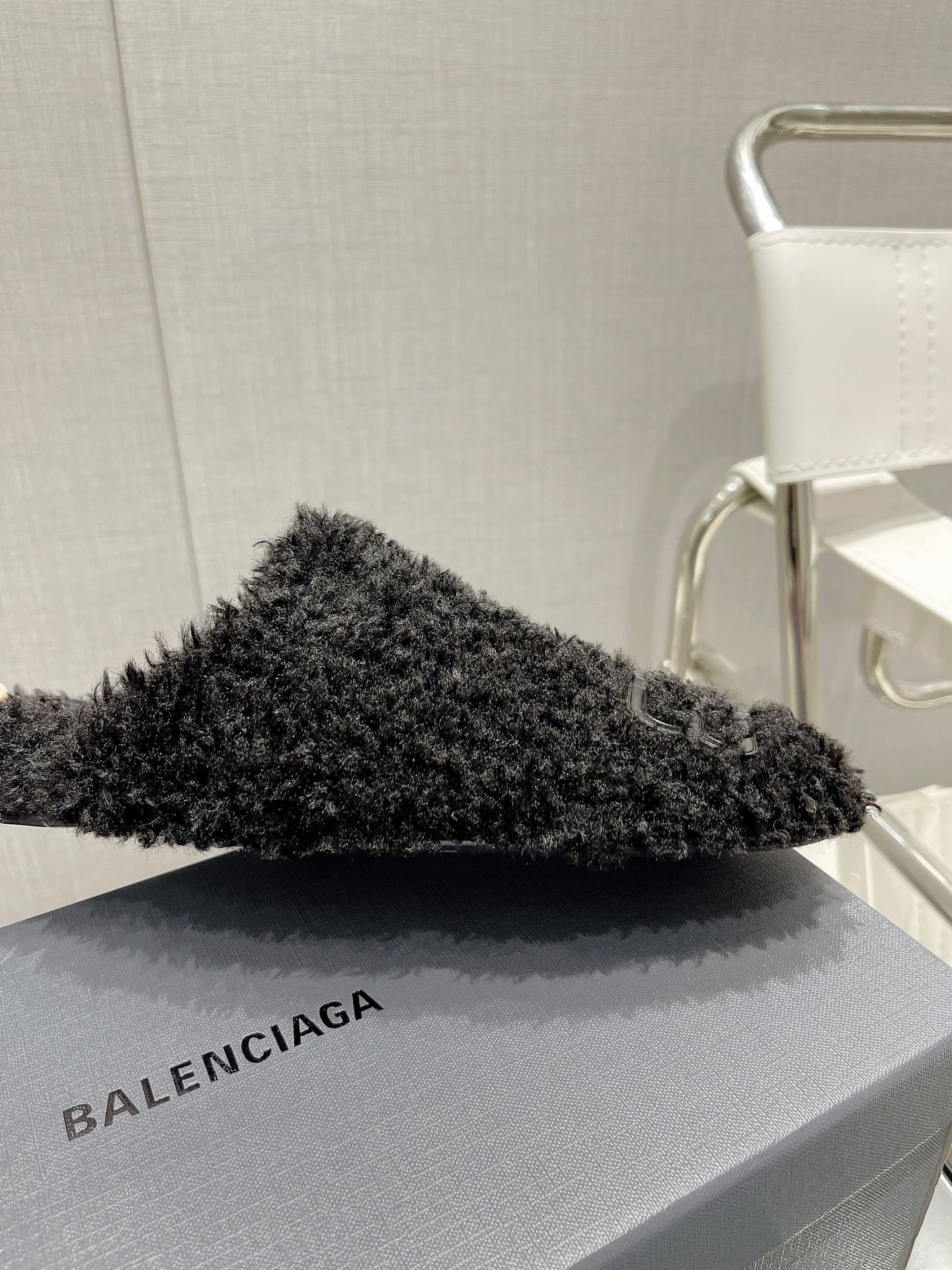 Balenciag* FW秋冬新款羊毛半拖巴黎世家新款拖鞋，原版1.1定制。五金扣和世面的都不相同。质感