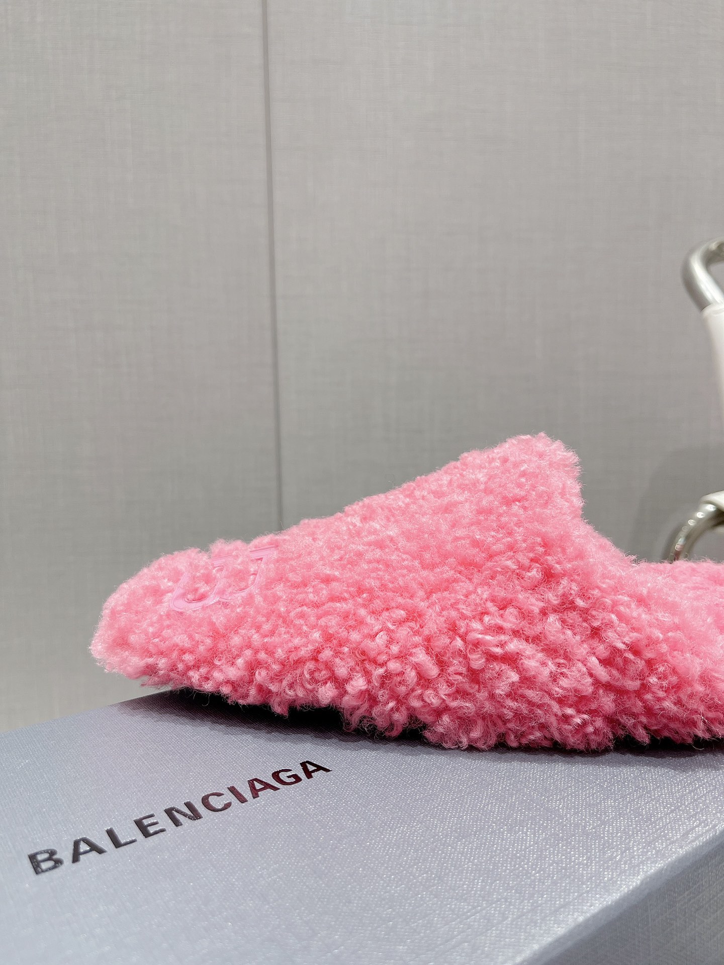 Balenciag* FW秋冬新款羊毛半拖巴黎世家新款拖鞋，原版1.1定制。五金扣和世面的都不相同。质感