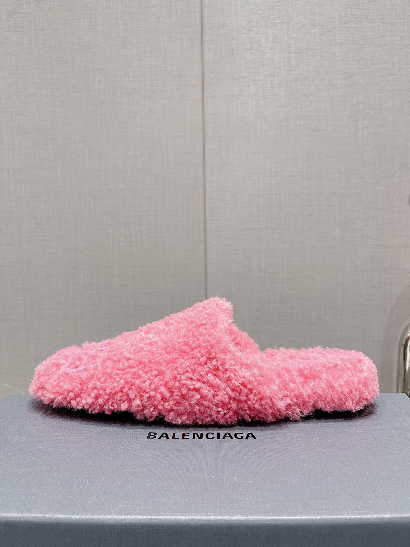 Balenciag* FW秋冬新款羊毛半拖巴黎世家新款拖鞋，原版1.1定制。五金扣和世面的都不相同。质感