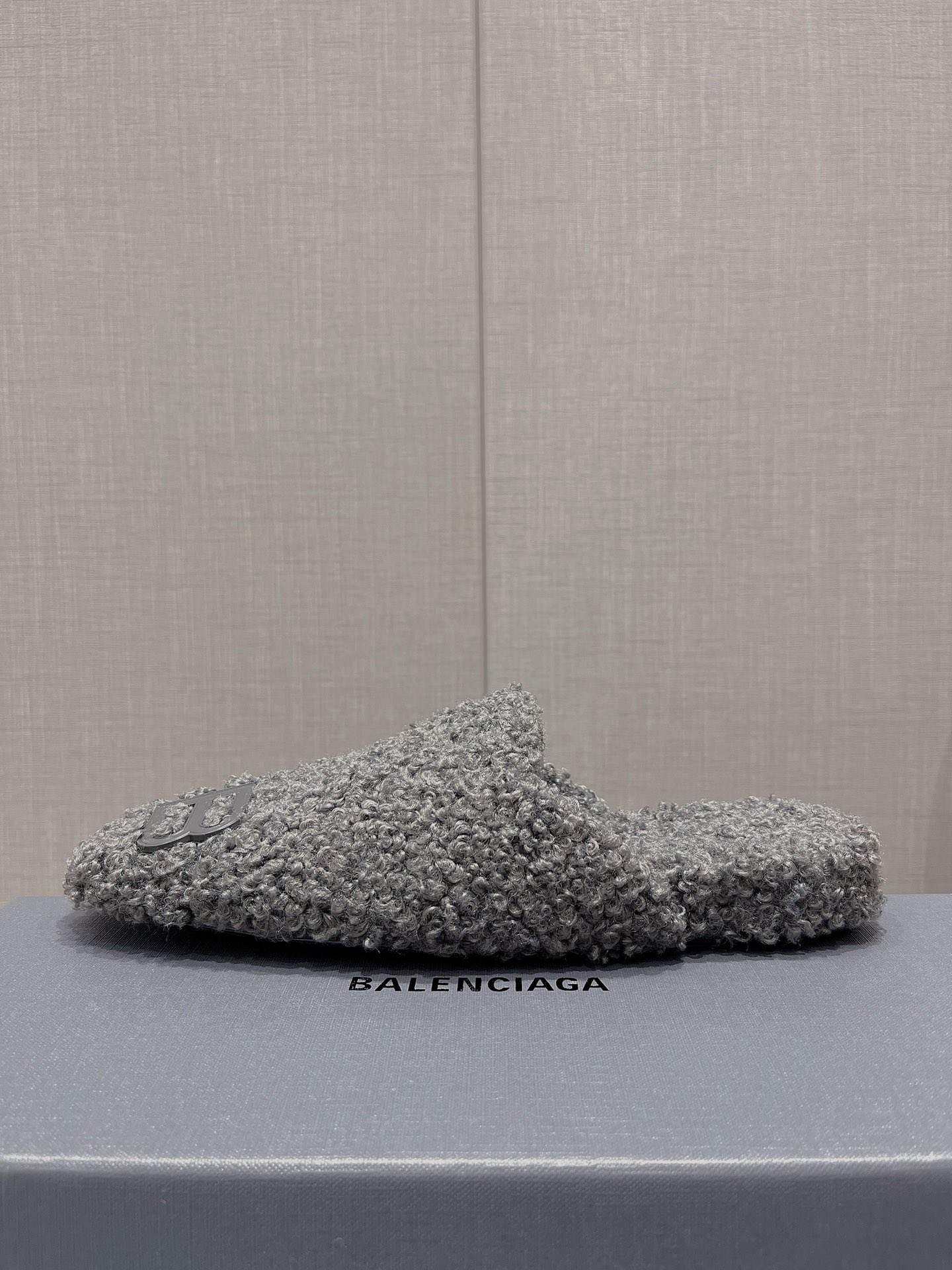 Balenciag* FW秋冬新款羊毛半拖巴黎世家新款拖鞋，原版1.1定制。五金扣和世面的都不相同。质感