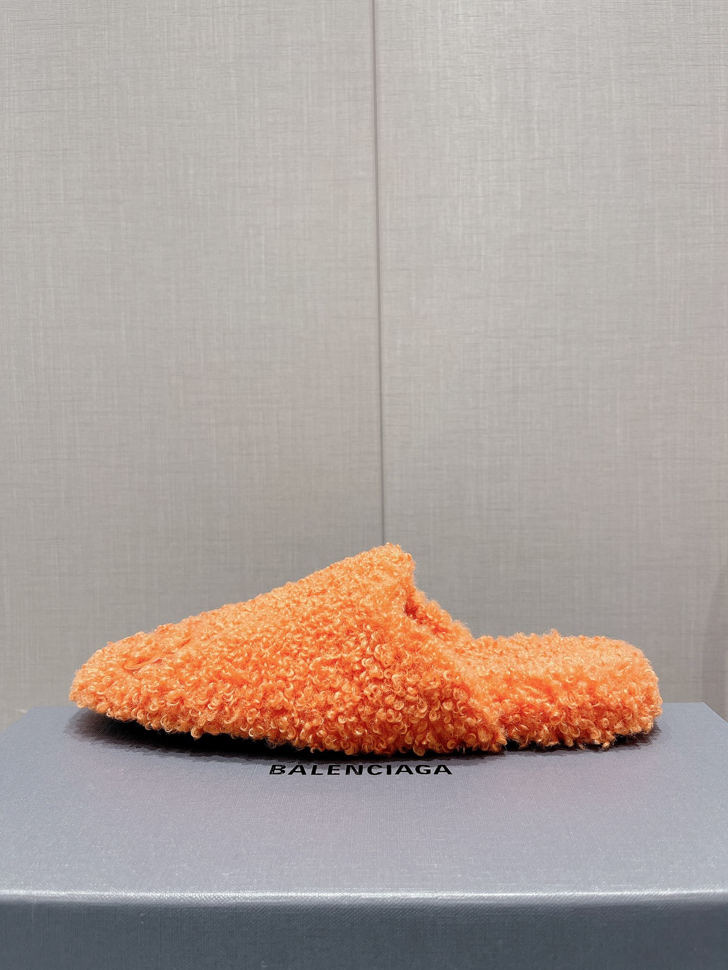 Balenciag* FW秋冬新款羊毛半拖巴黎世家新款拖鞋，原版1.1定制。五金扣和世面的都不相同。质感