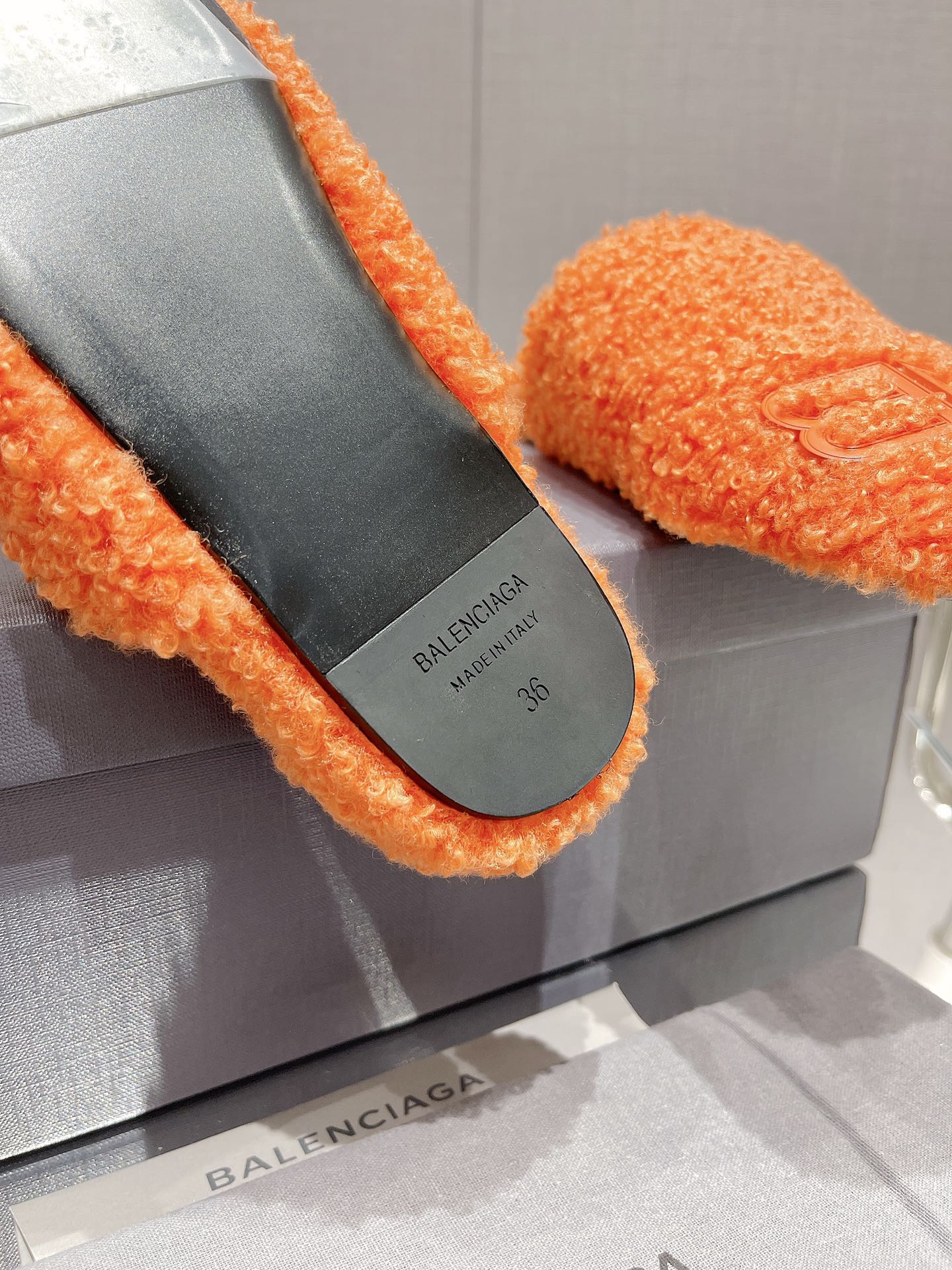 Balenciag* FW秋冬新款羊毛半拖巴黎世家新款拖鞋，原版1.1定制。五金扣和世面的都不相同。质感