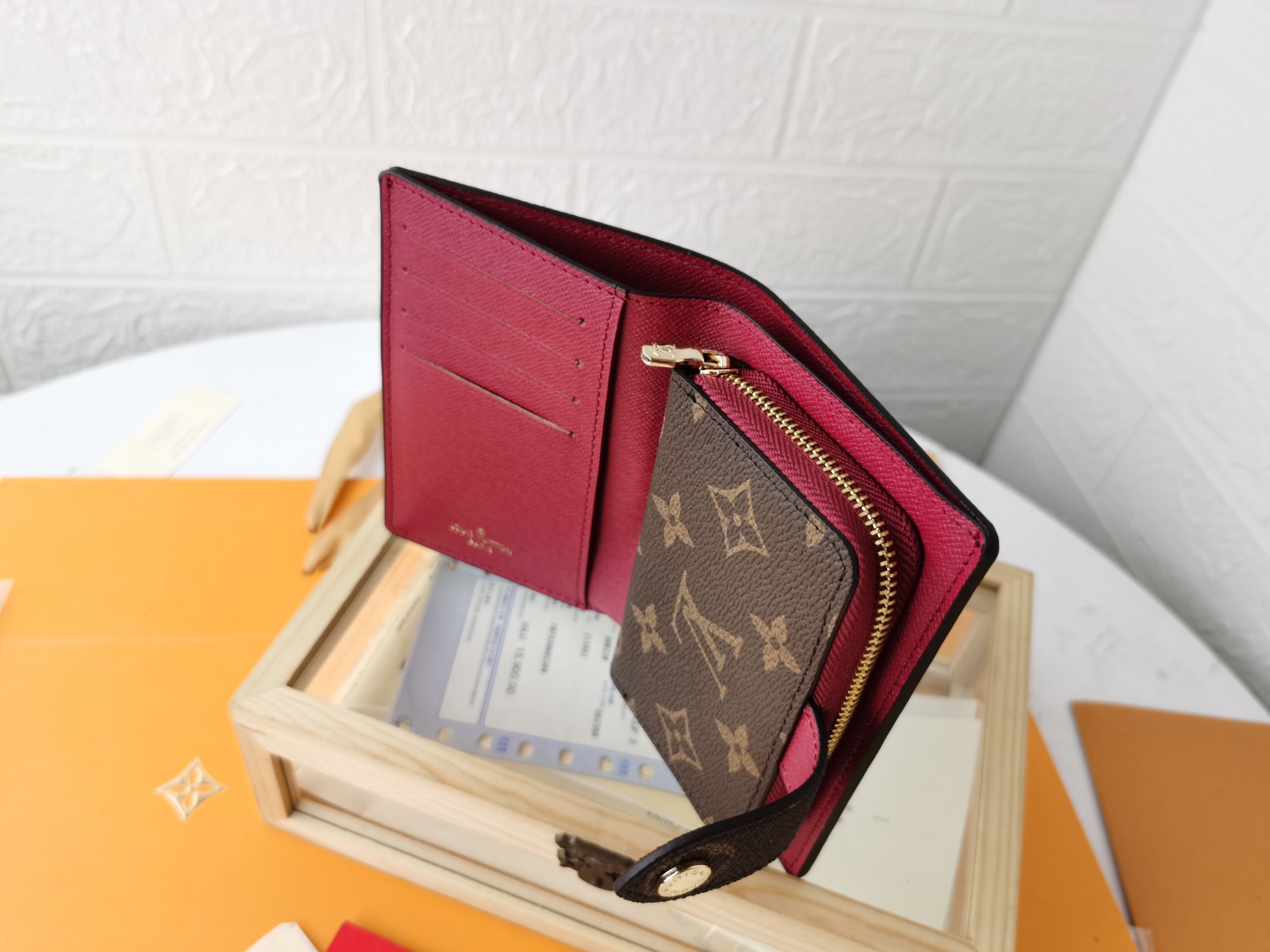 ルイ・ヴィトン Juliette 財布 - コンパクトなデザインと高級素材