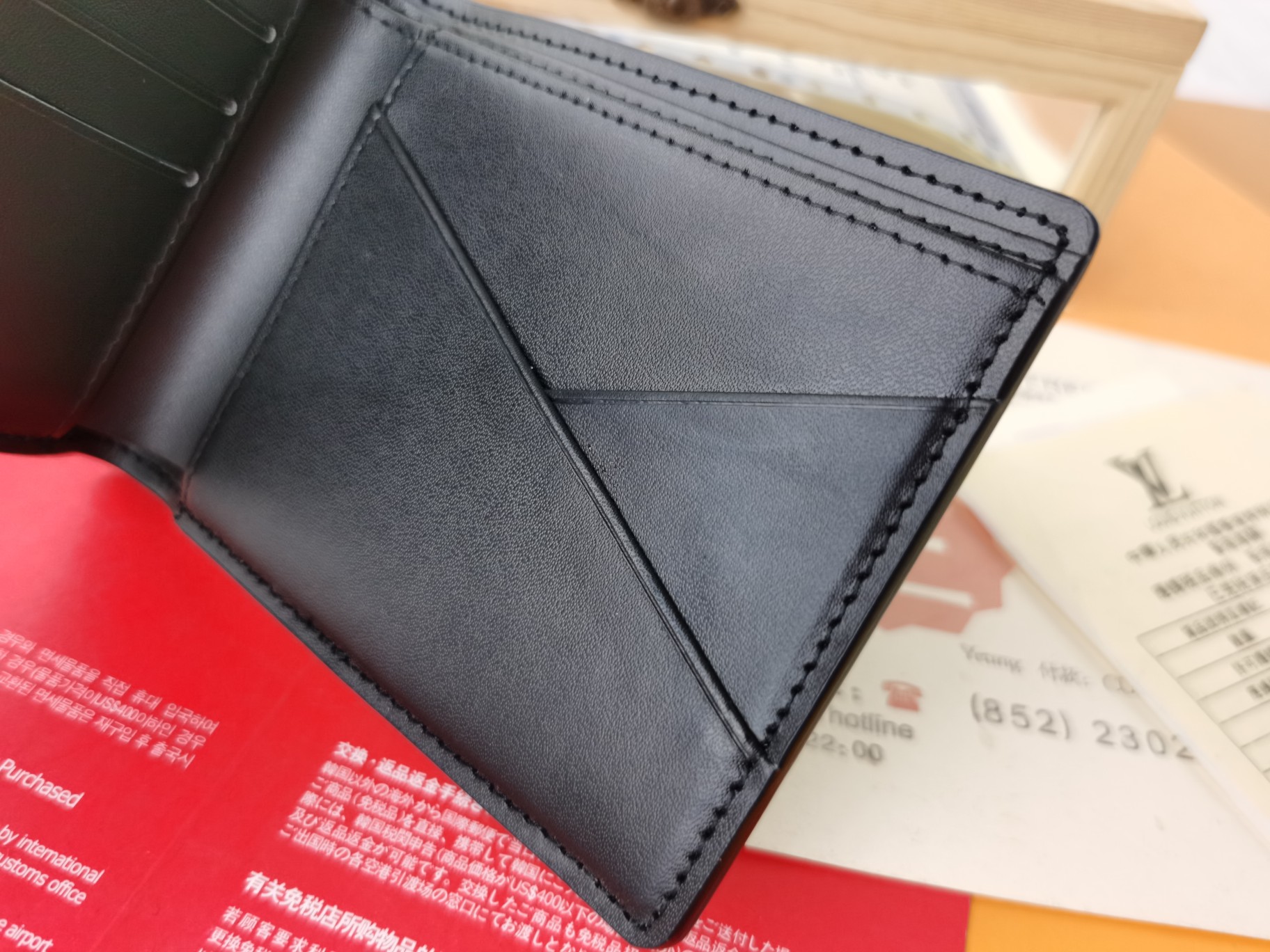 ルイ・ヴィトン Multiple 財布 - シンプルで実用的なデザイン