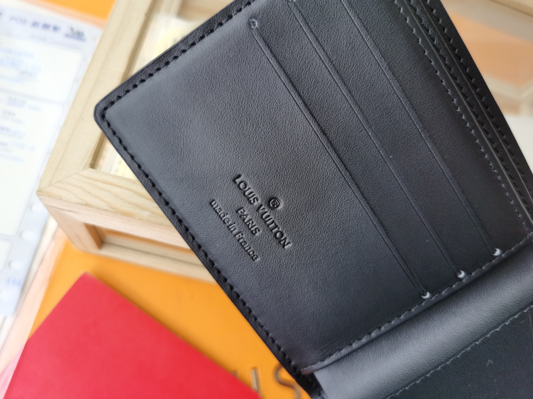 ルイ・ヴィトン Multiple 財布 - シンプルで実用的なデザイン