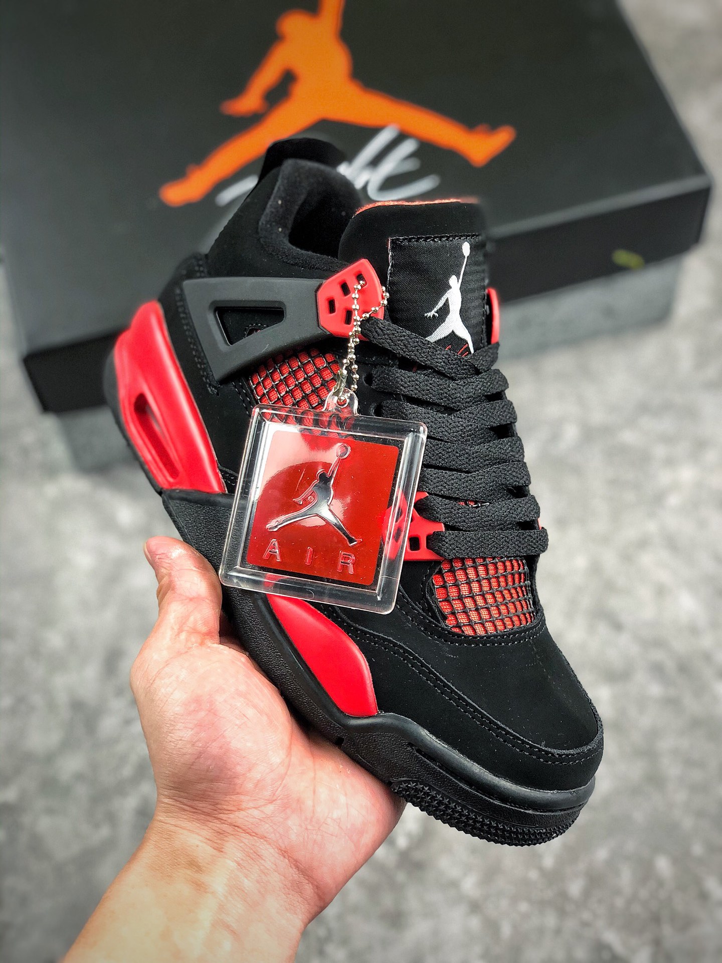 本地自取 终端放店
大厂出品 顶级制造工艺
Air Jordan 4 Retro 