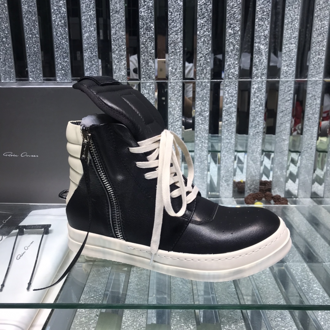 NO:263895,Couple Rick Owens [to Triangle Iron Hook] Fashionable casual shoes!  Popular items on the official website original high-end customization!  The highest version of the market is the first choice for the use of minimalist colors and carefully tailored classic and versatile!  High-quality, low-priced version, super positive upper combined with imported original material cowhide, soft and comfortable!  Original bottom Couple model 35–47, casual shoes/sports shoes, sneakers, cowhide19860909情侣款瑞克-欧文斯【到三角铁钩】时尚休闲板鞋！官网热门单品 原版高端定制 ！市场最高版本极简主义的色彩运用与用心剪裁经典百搭首选！高品质低价位版型超正 鞋面结合进口原版材料牛皮,柔软舒适！原版底 情侣款 35–47,休闲鞋/运动鞋,sneakers,cowhide,Women's Shoes