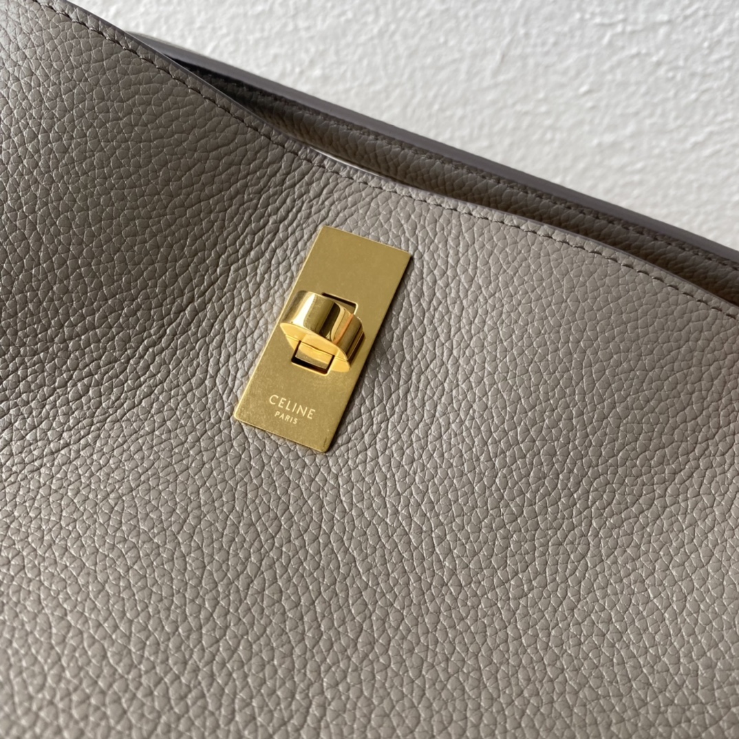 TEEN BUCKET 小号バッグ - 牛皮の柔らかさと実用性を両立