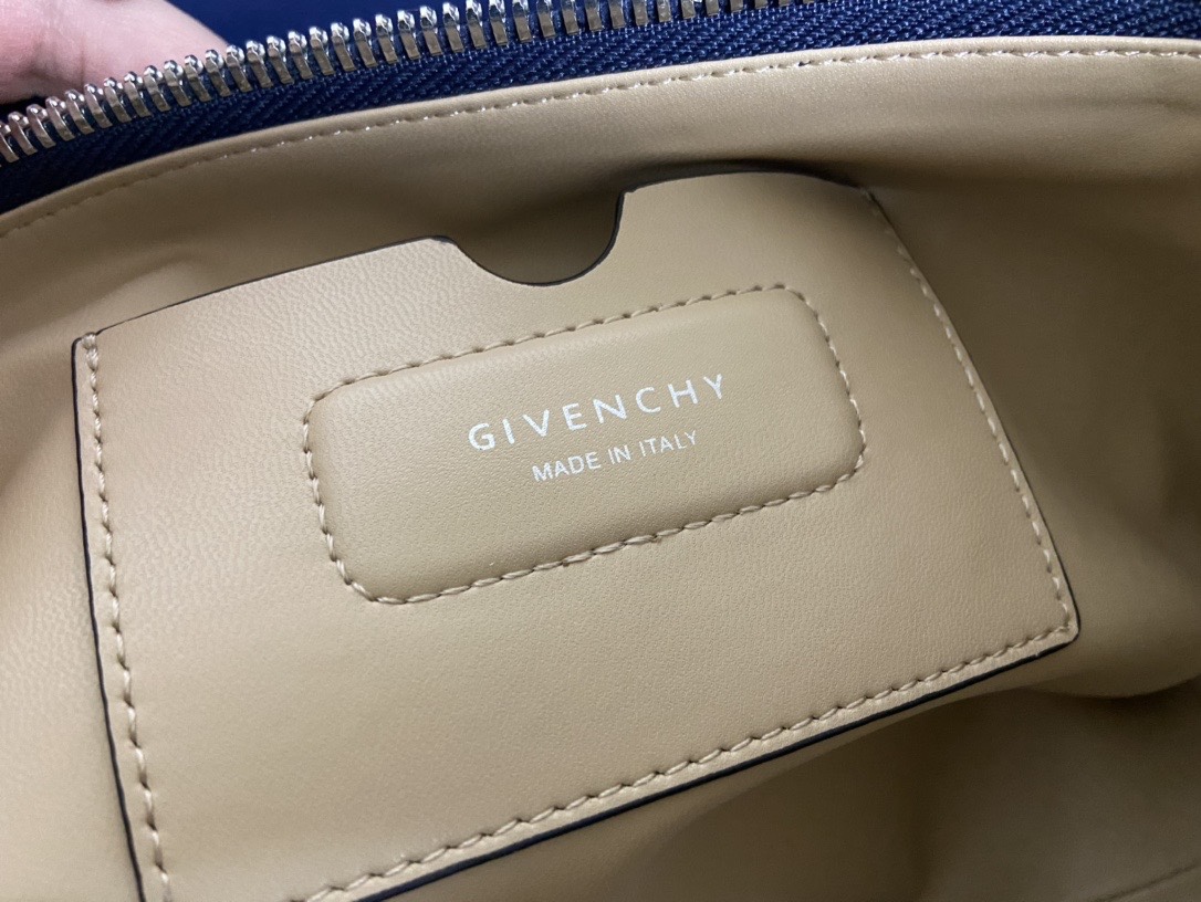 Givenchy纪梵希专柜最新款柔软大包ID93登场zp17620！市场上根本看不到同款的设计不会撞包！