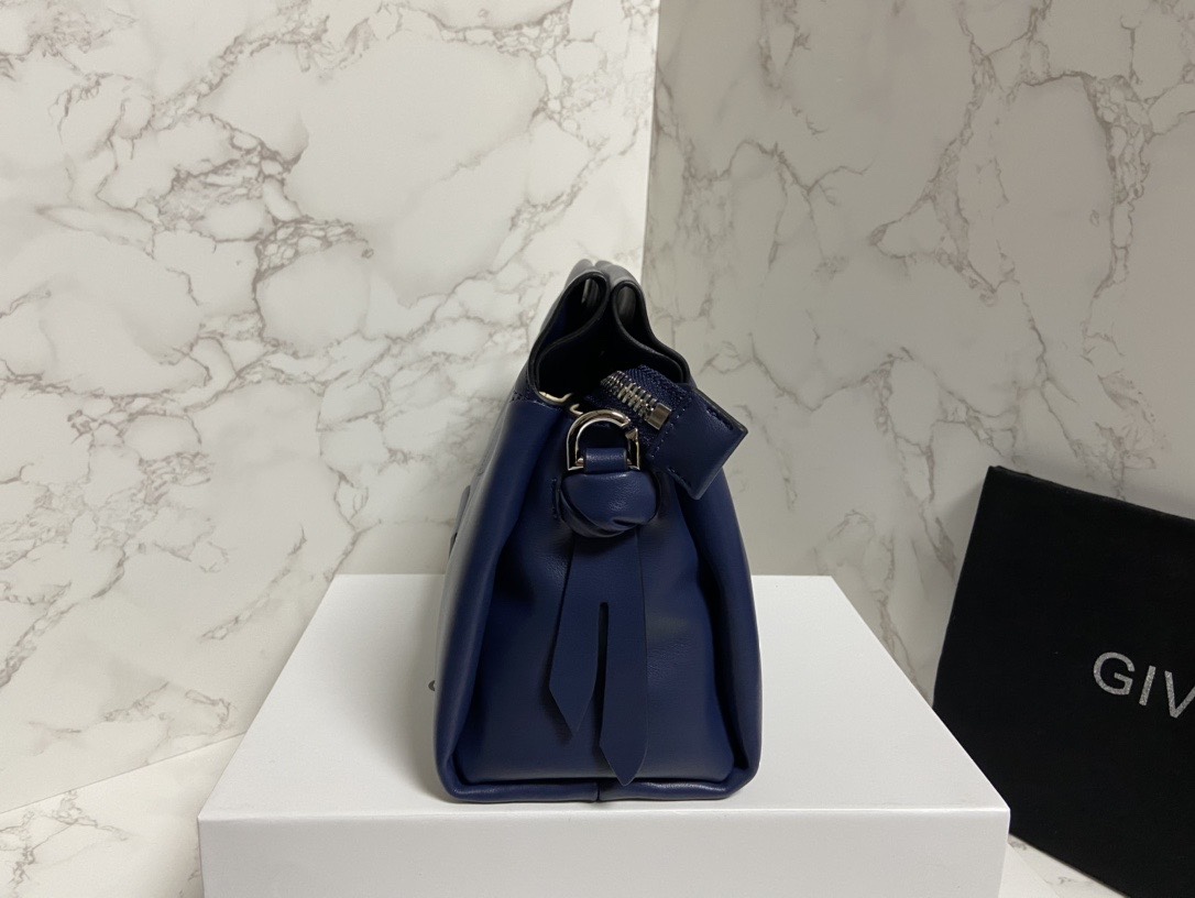 Givenchy纪梵希专柜最新款柔软大包ID93登场zp17620！市场上根本看不到同款的设计不会撞包！