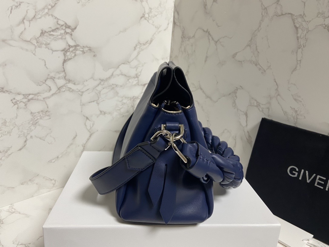 Givenchy纪梵希专柜最新款柔软大包ID93登场zp17620！市场上根本看不到同款的设计不会撞包！