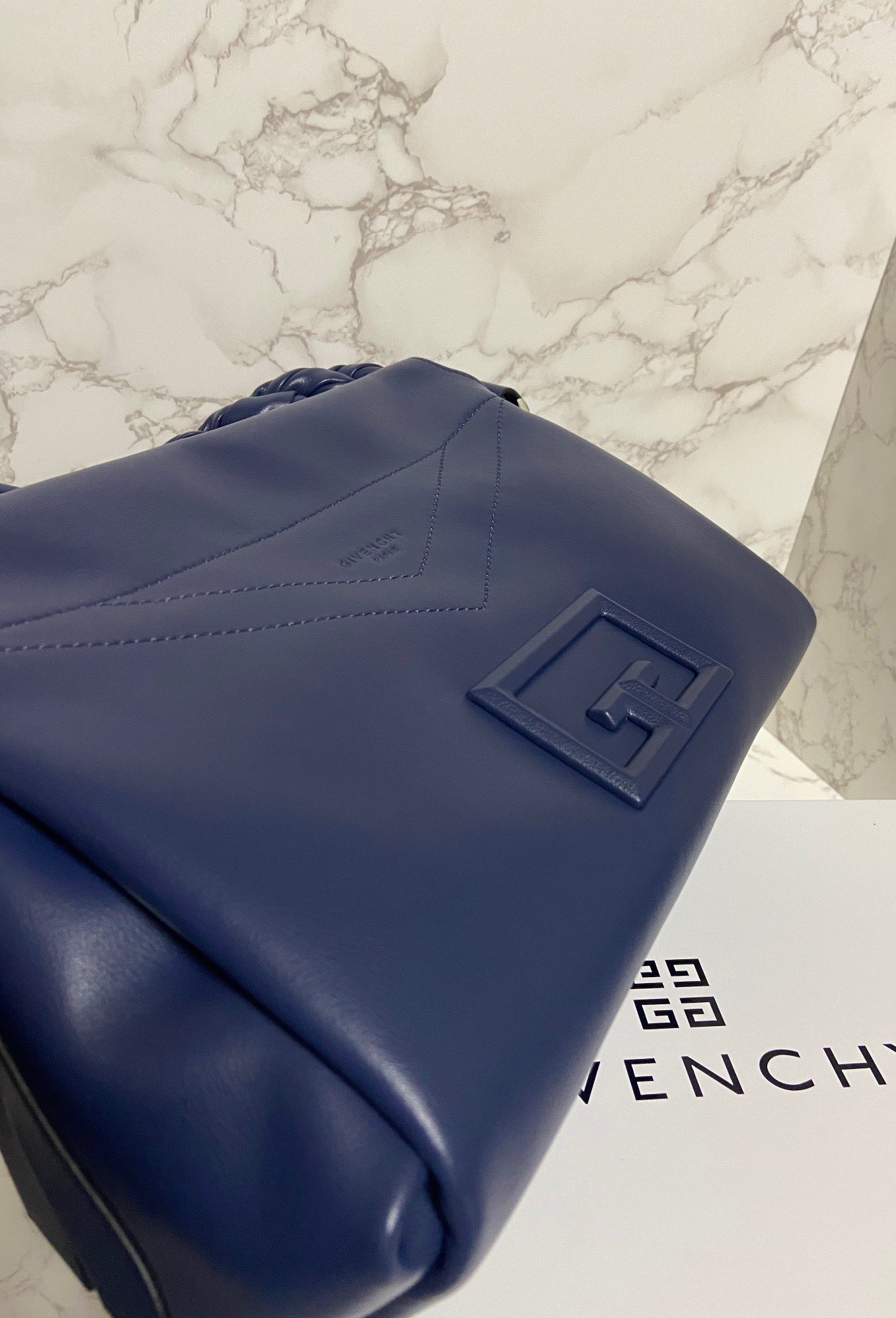 Givenchy纪梵希专柜最新款柔软大包ID93登场zp17620！市场上根本看不到同款的设计不会撞包！