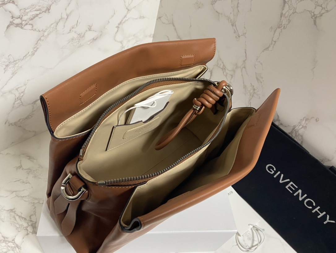 Givenchy纪梵希专柜最新款柔软大包ID93登场zp17620！市场上根本看不到同款的设计不会撞包！