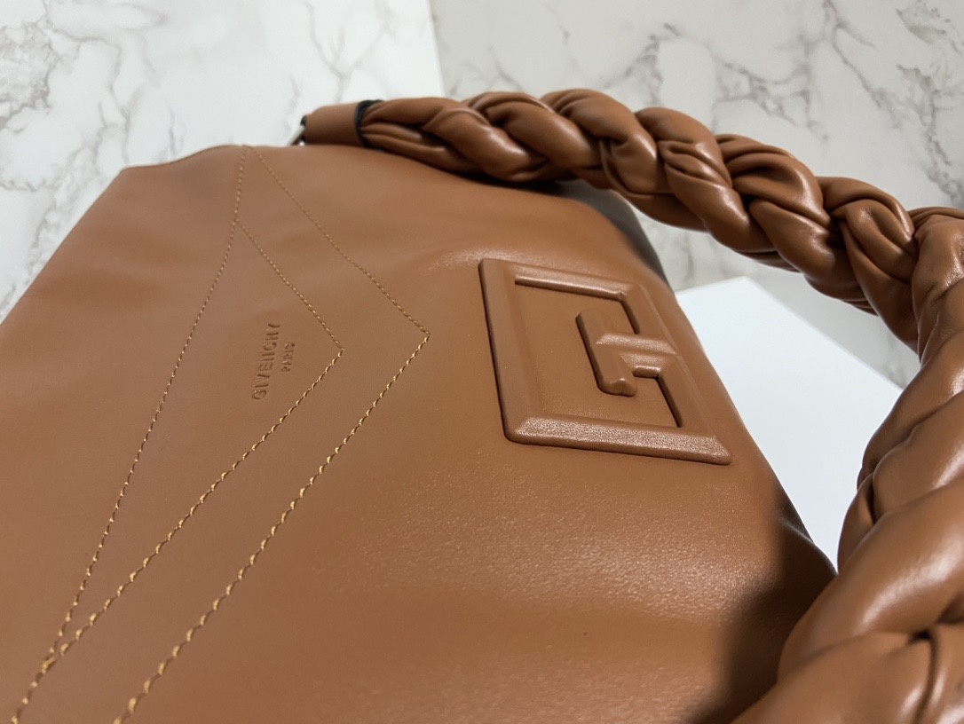 Givenchy纪梵希专柜最新款柔软大包ID93登场zp17620！市场上根本看不到同款的设计不会撞包！