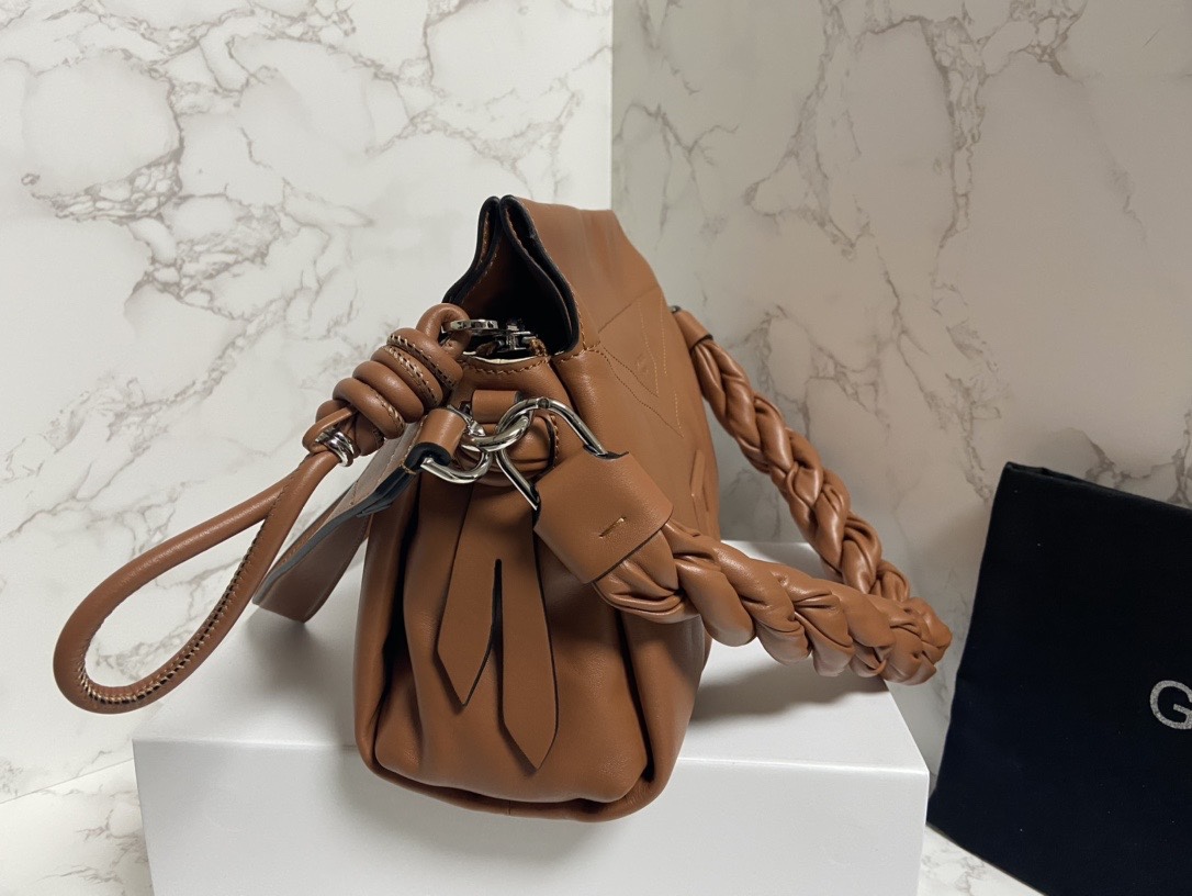 Givenchy纪梵希专柜最新款柔软大包ID93登场zp17620！市场上根本看不到同款的设计不会撞包！