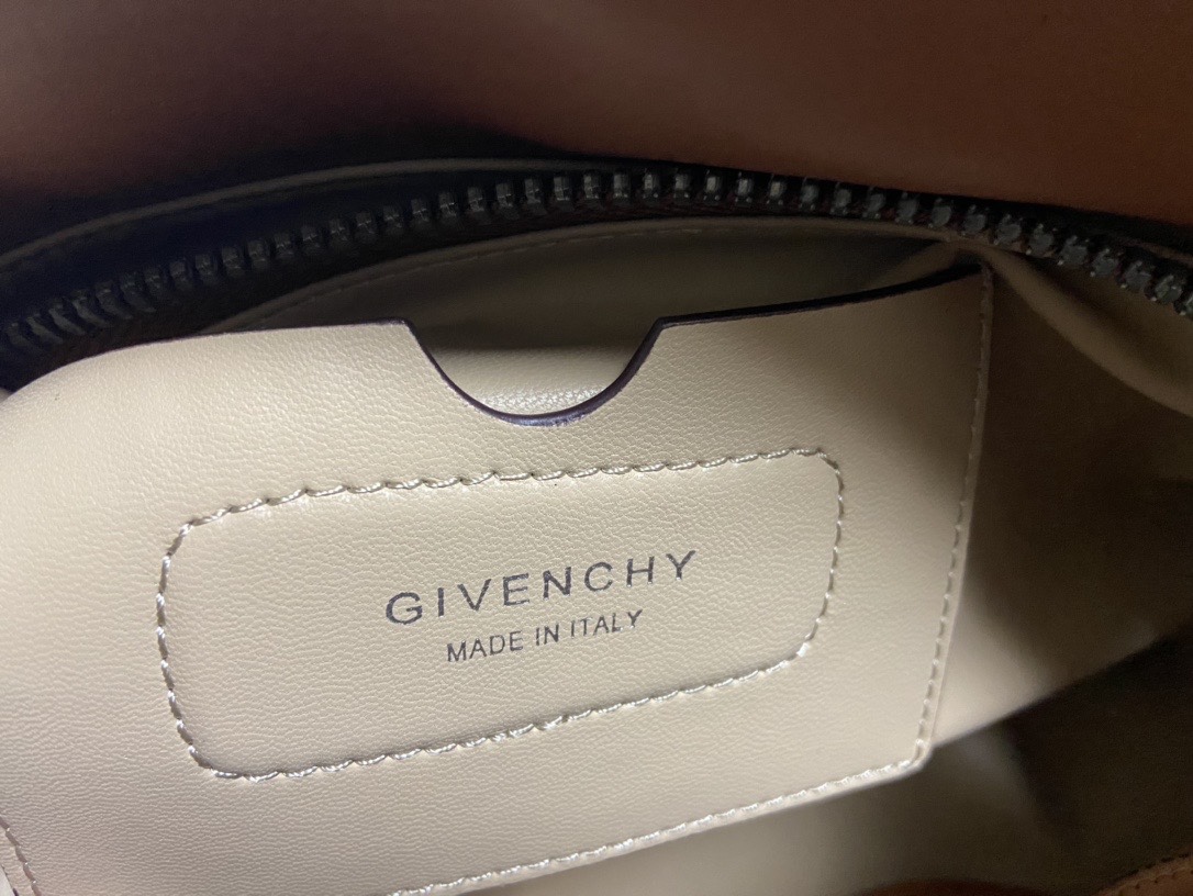 Givenchy纪梵希专柜最新款柔软大包ID93登场zp17620！市场上根本看不到同款的设计不会撞包！