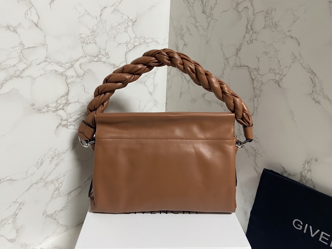 Givenchy纪梵希专柜最新款柔软大包ID93登场zp17620！市场上根本看不到同款的设计不会撞包！