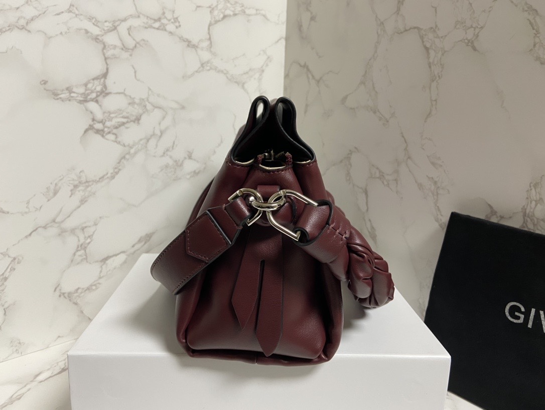Givenchy纪梵希专柜最新款柔软大包ID93登场zp17620！市场上根本看不到同款的设计不会撞包！