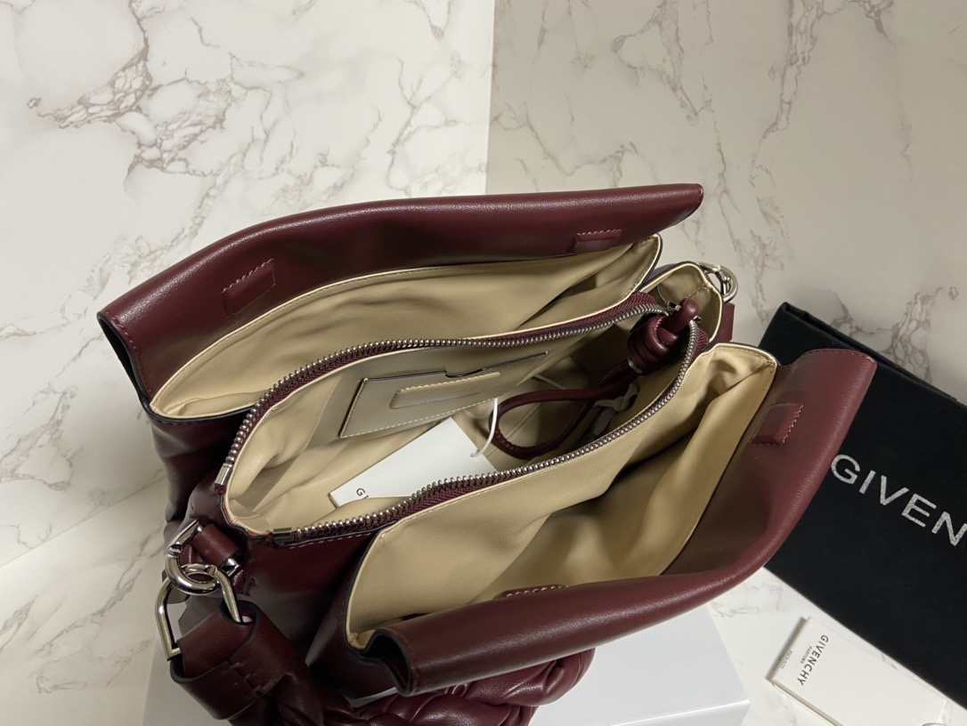 Givenchy纪梵希专柜最新款柔软大包ID93登场zp17620！市场上根本看不到同款的设计不会撞包！