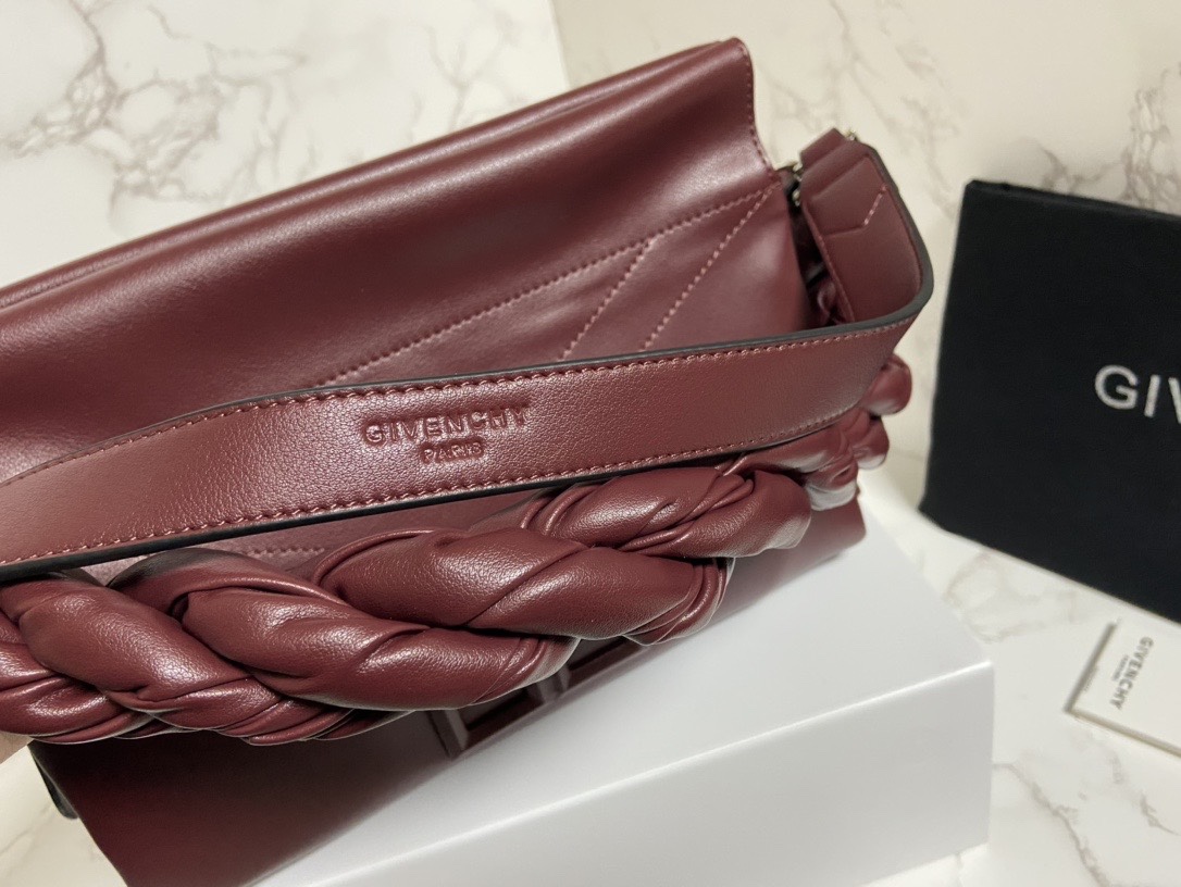 Givenchy纪梵希专柜最新款柔软大包ID93登场zp17620！市场上根本看不到同款的设计不会撞包！