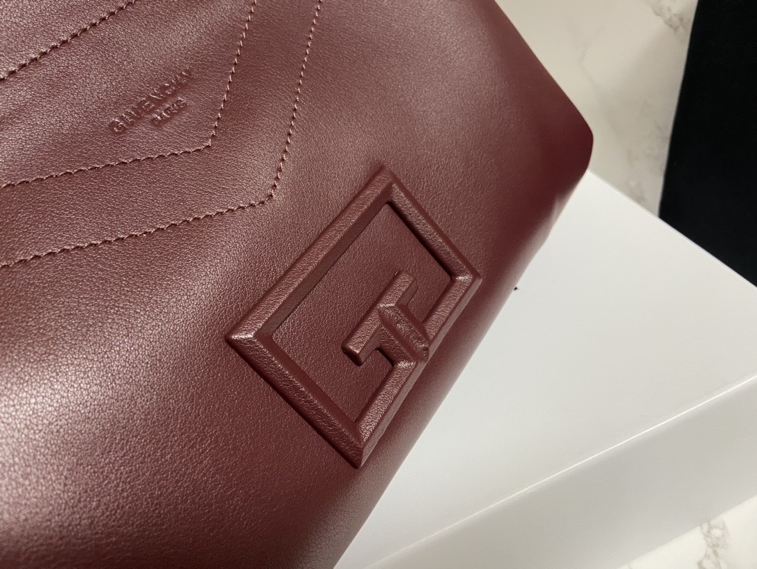 Givenchy纪梵希专柜最新款柔软大包ID93登场zp17620！市场上根本看不到同款的设计不会撞包！