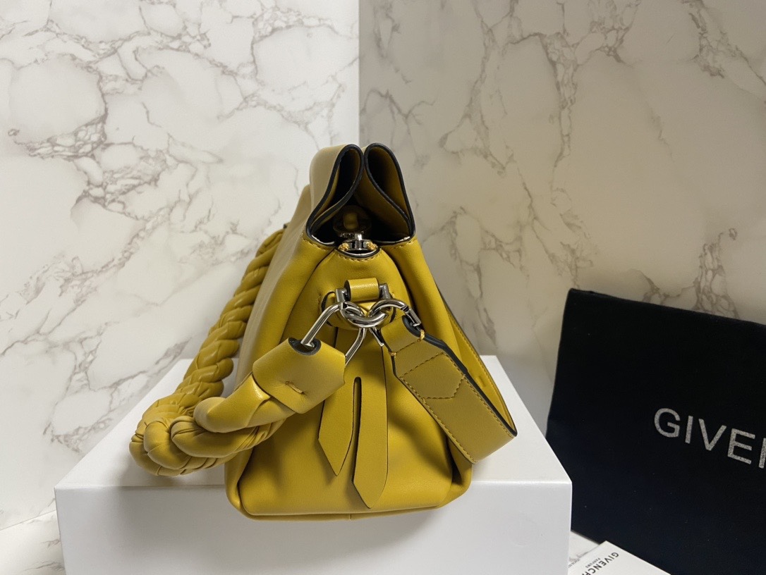 Givenchy纪梵希专柜最新款柔软大包ID93登场zp17620！市场上根本看不到同款的设计不会撞包！