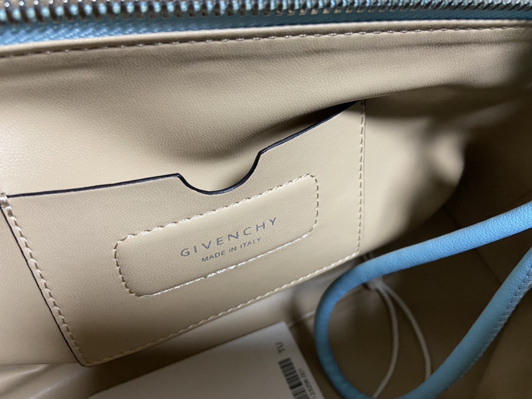 Givenchy纪梵希专柜最新款柔软大包ID93登场zp17620！市场上根本看不到同款的设计不会撞包！