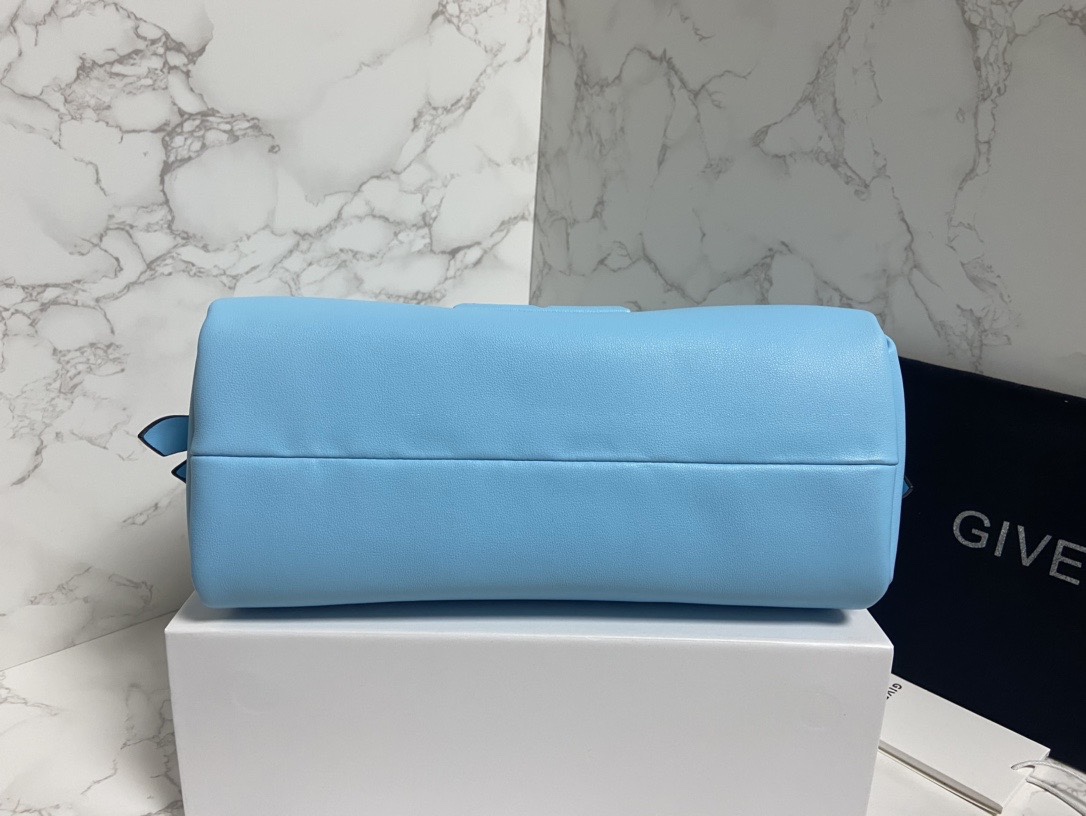 Givenchy纪梵希专柜最新款柔软大包ID93登场zp17620！市场上根本看不到同款的设计不会撞包！