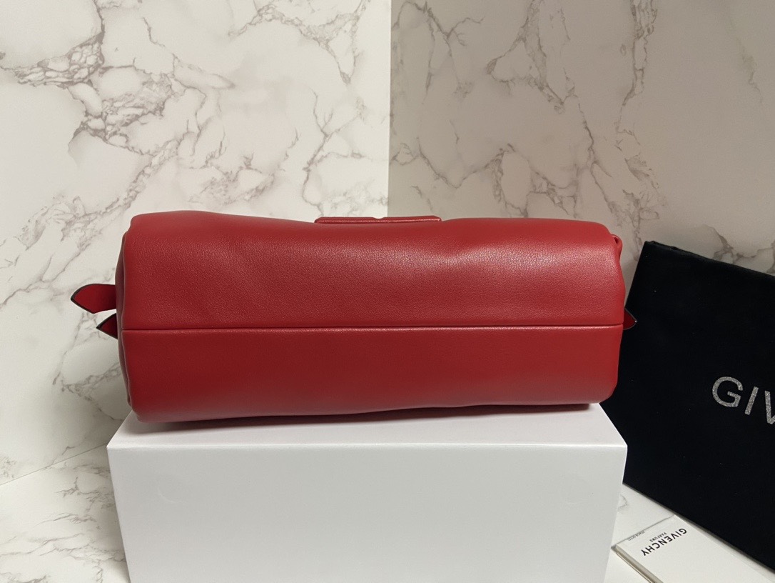 Givenchy纪梵希专柜最新款柔软大包ID93登场zp17620！市场上根本看不到同款的设计不会撞包！