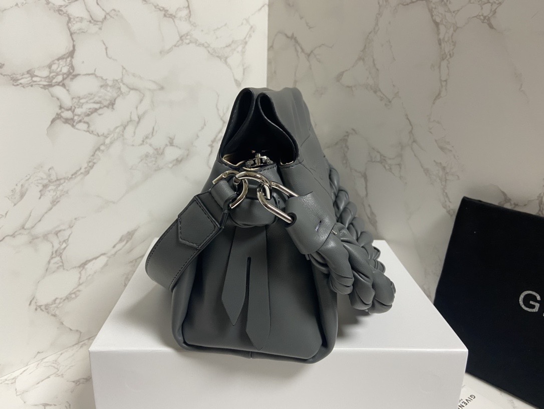 Givenchy纪梵希专柜最新款柔软大包ID93登场zp17620！市场上根本看不到同款的设计不会撞包！