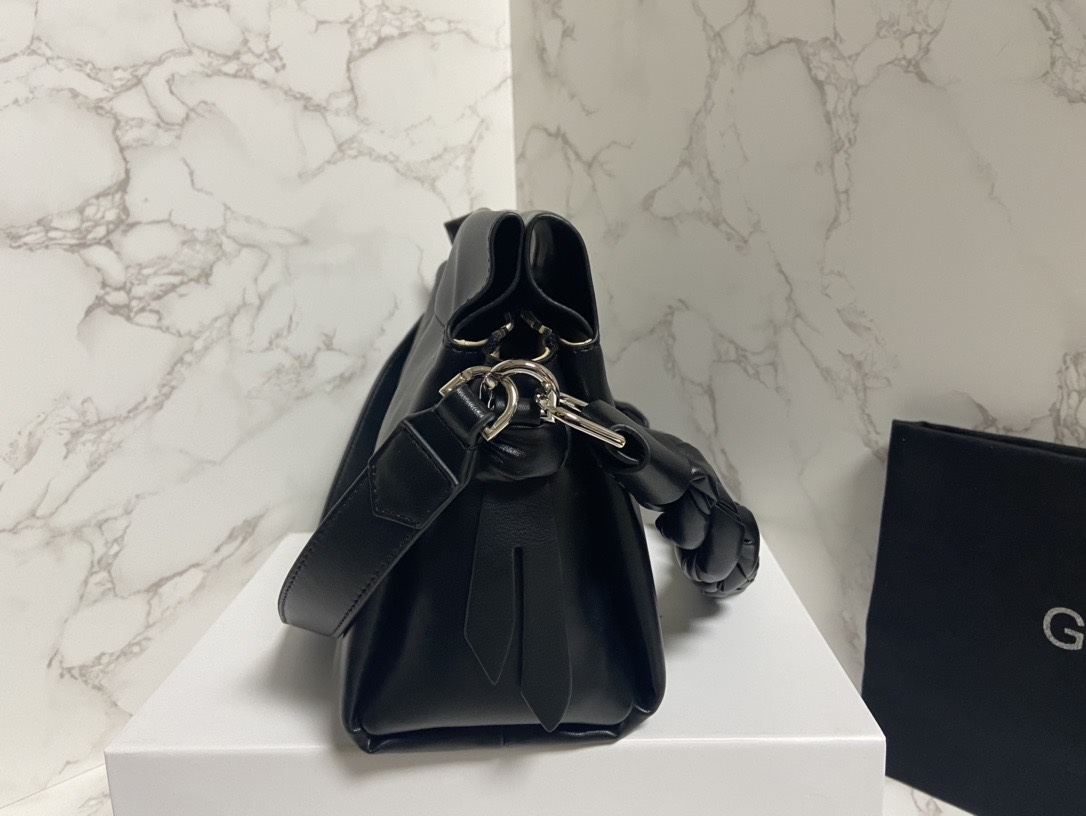 Givenchy纪梵希专柜最新款柔软大包ID93登场zp17620！市场上根本看不到同款的设计不会撞包！