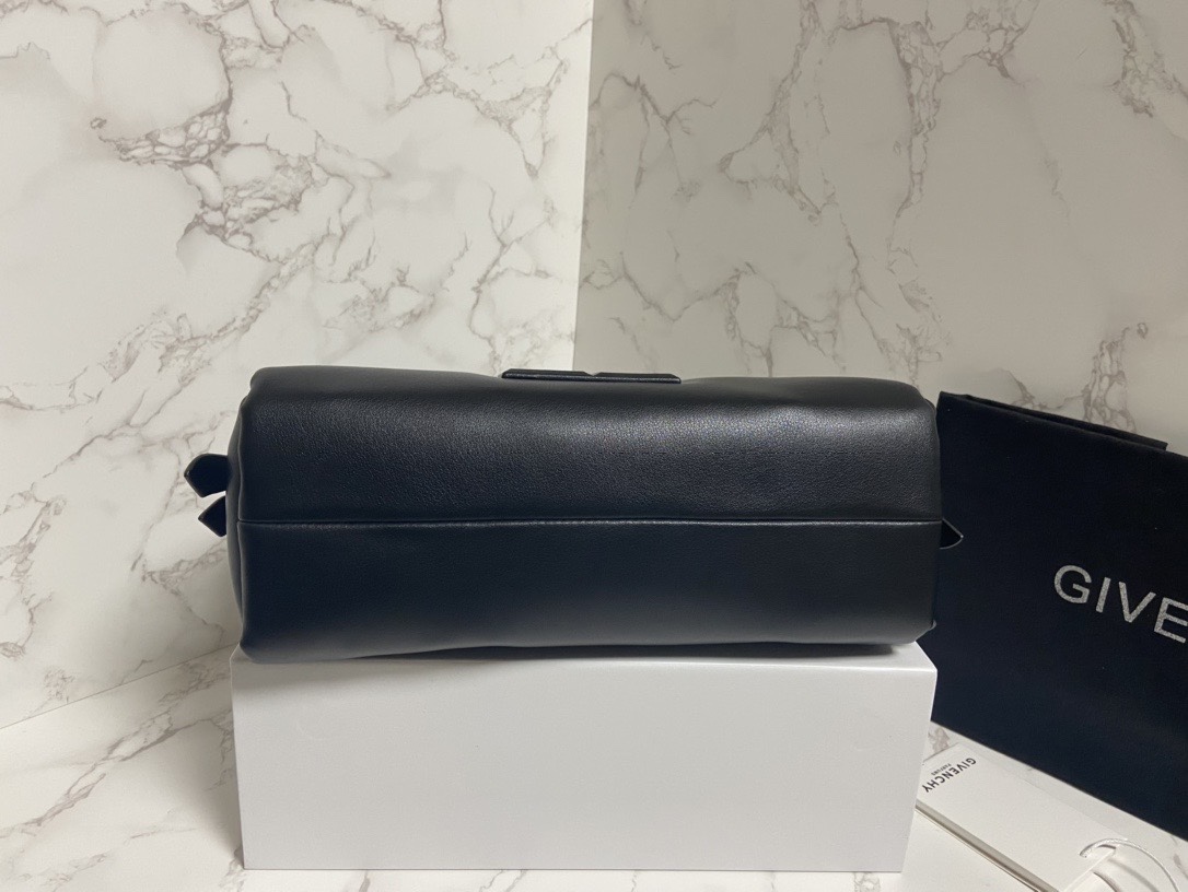 Givenchy纪梵希专柜最新款柔软大包ID93登场zp17620！市场上根本看不到同款的设计不会撞包！